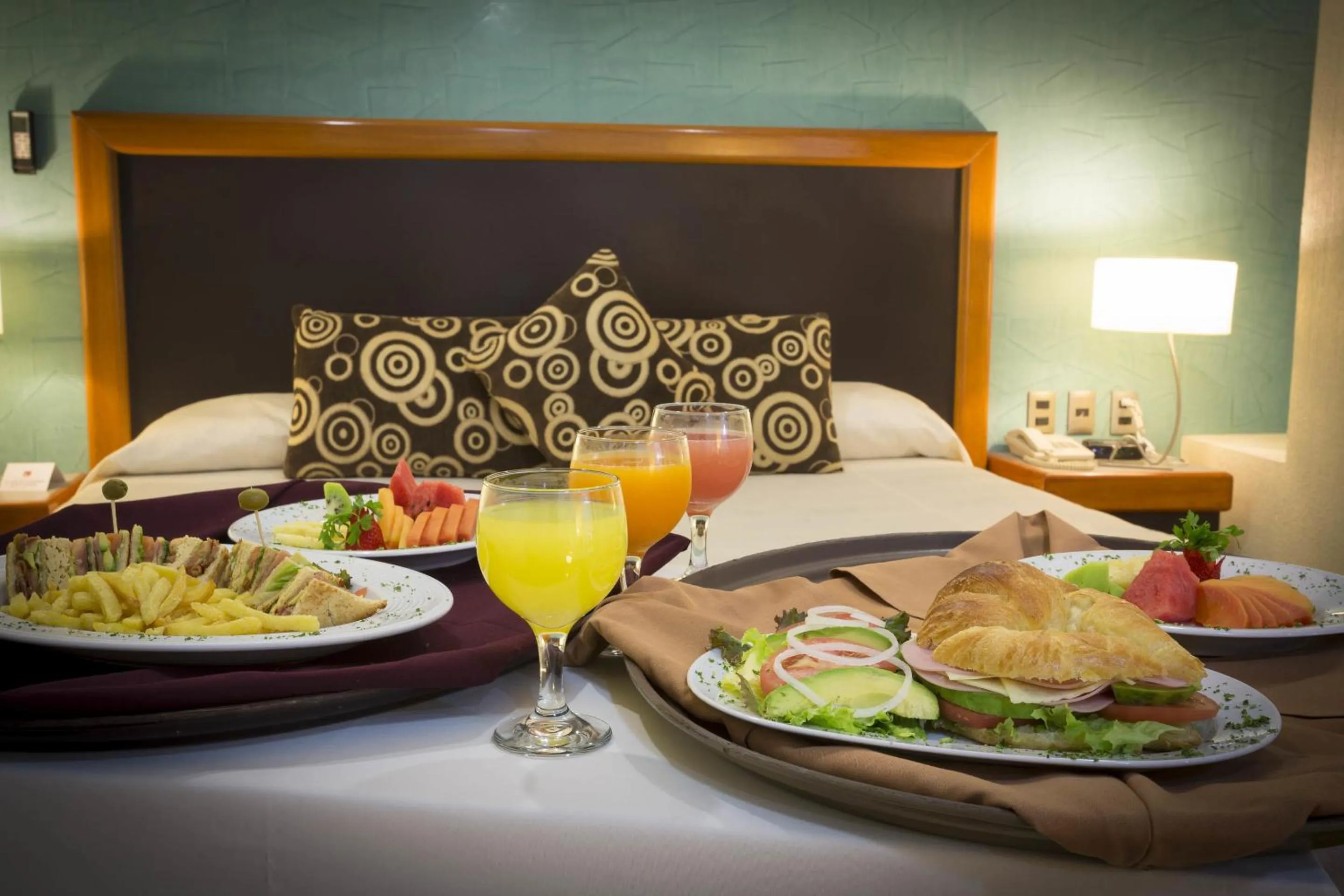 Breakfast in Hotel Abastos Plaza