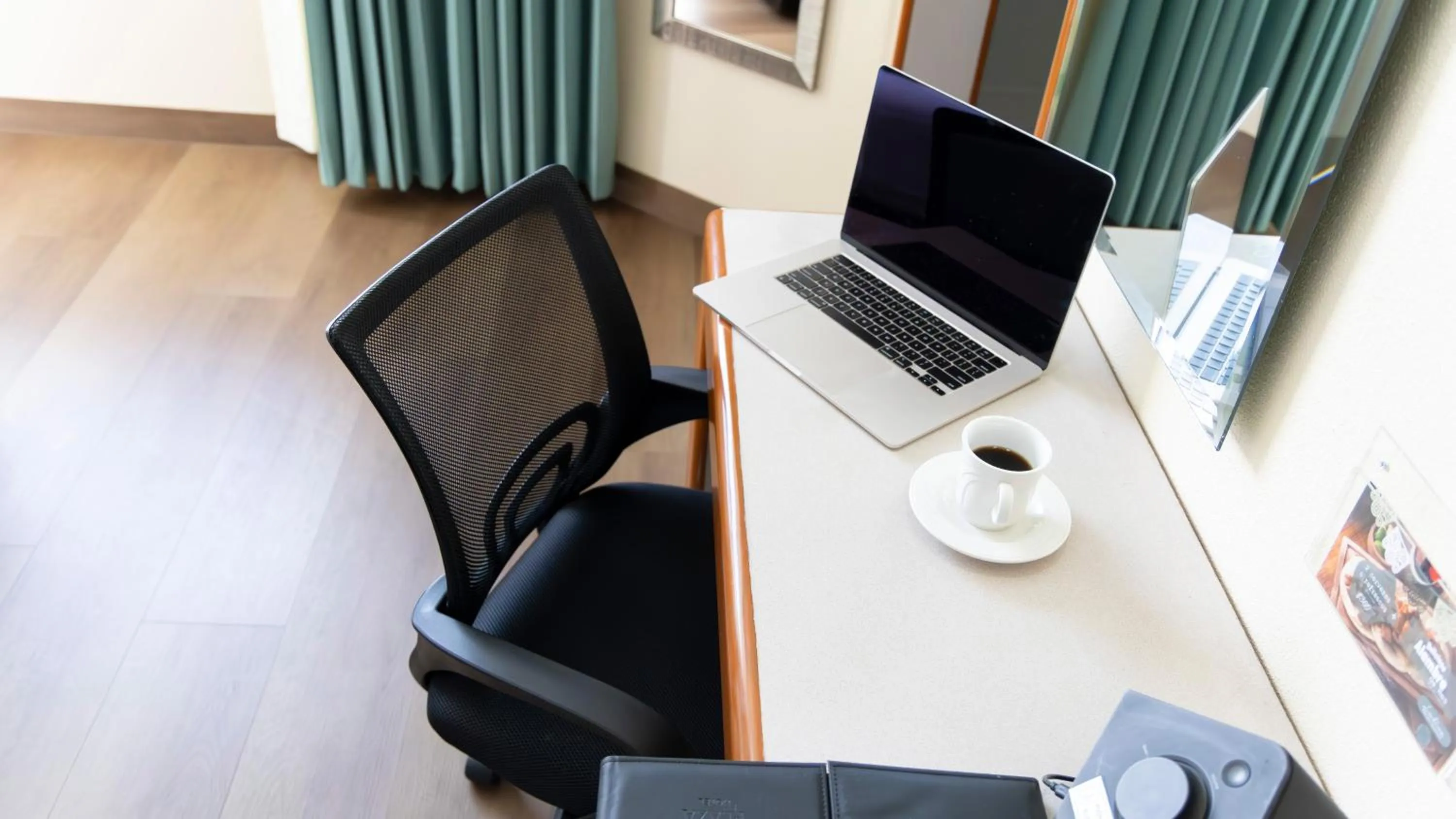 Photo of the whole room in Hotel Abastos Plaza