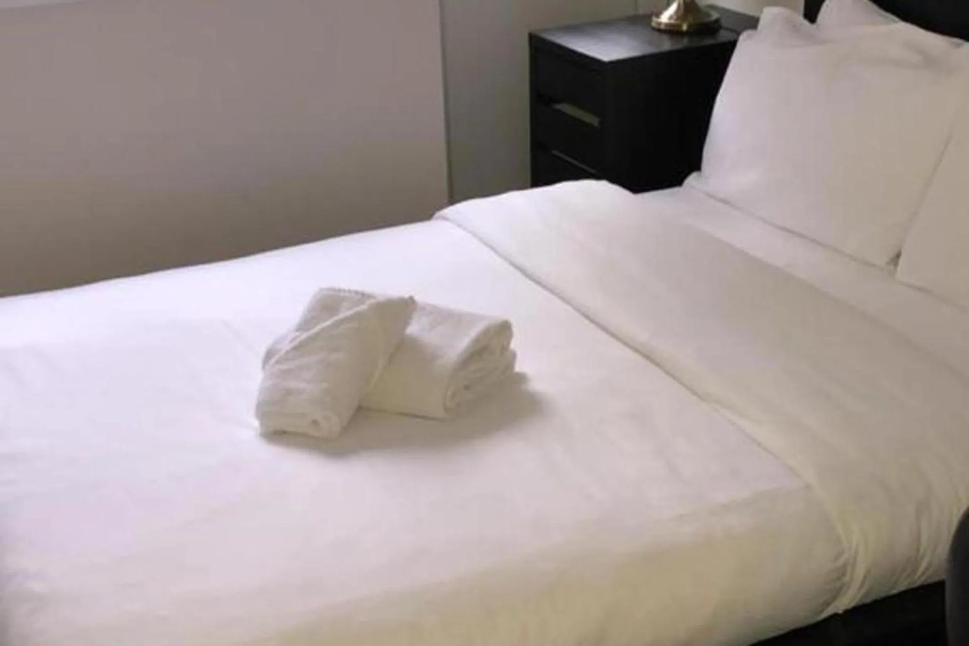 4 Bedroom-Southampton-Sleeps 6- Garden