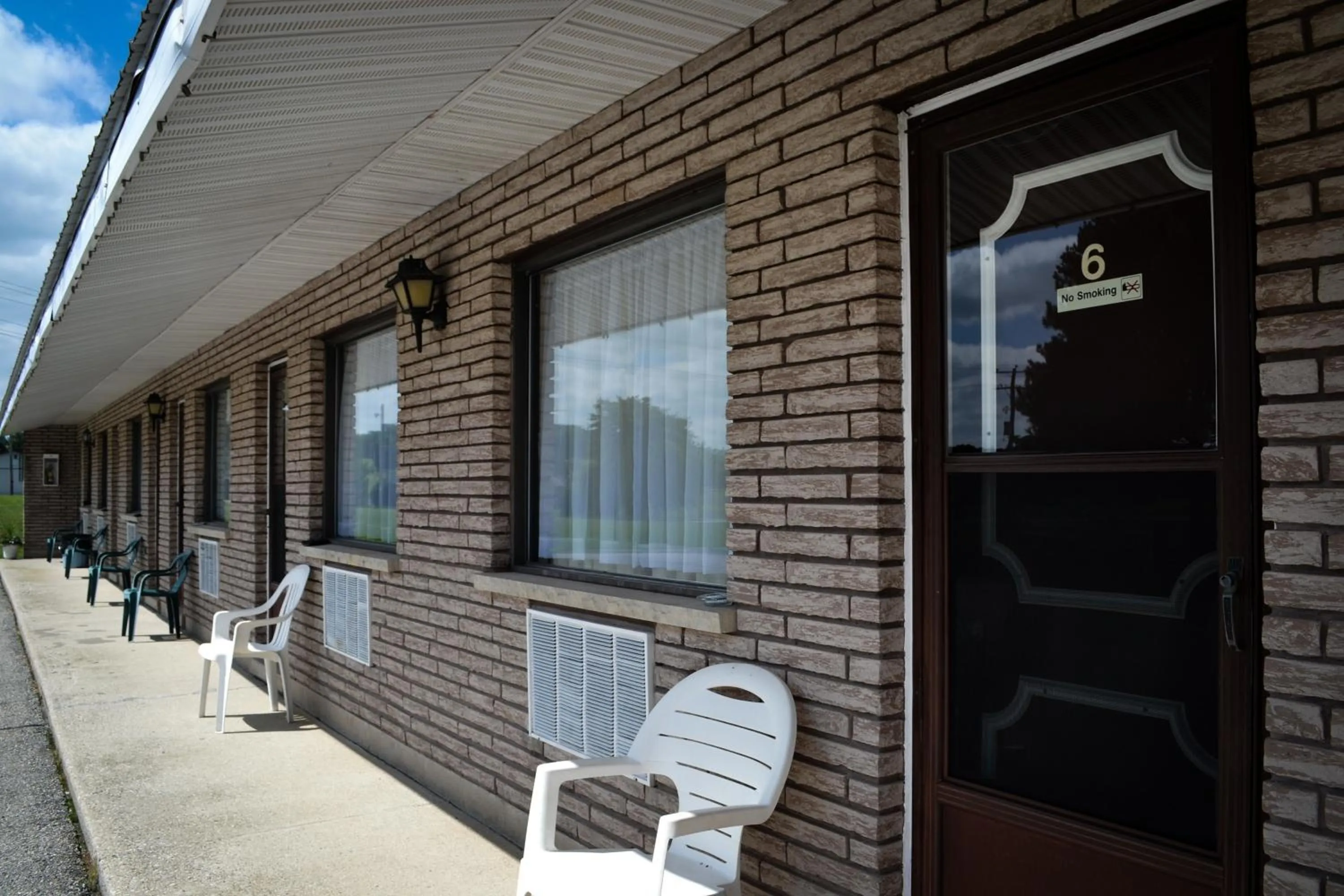 Facade/entrance in Lighthouse Motel