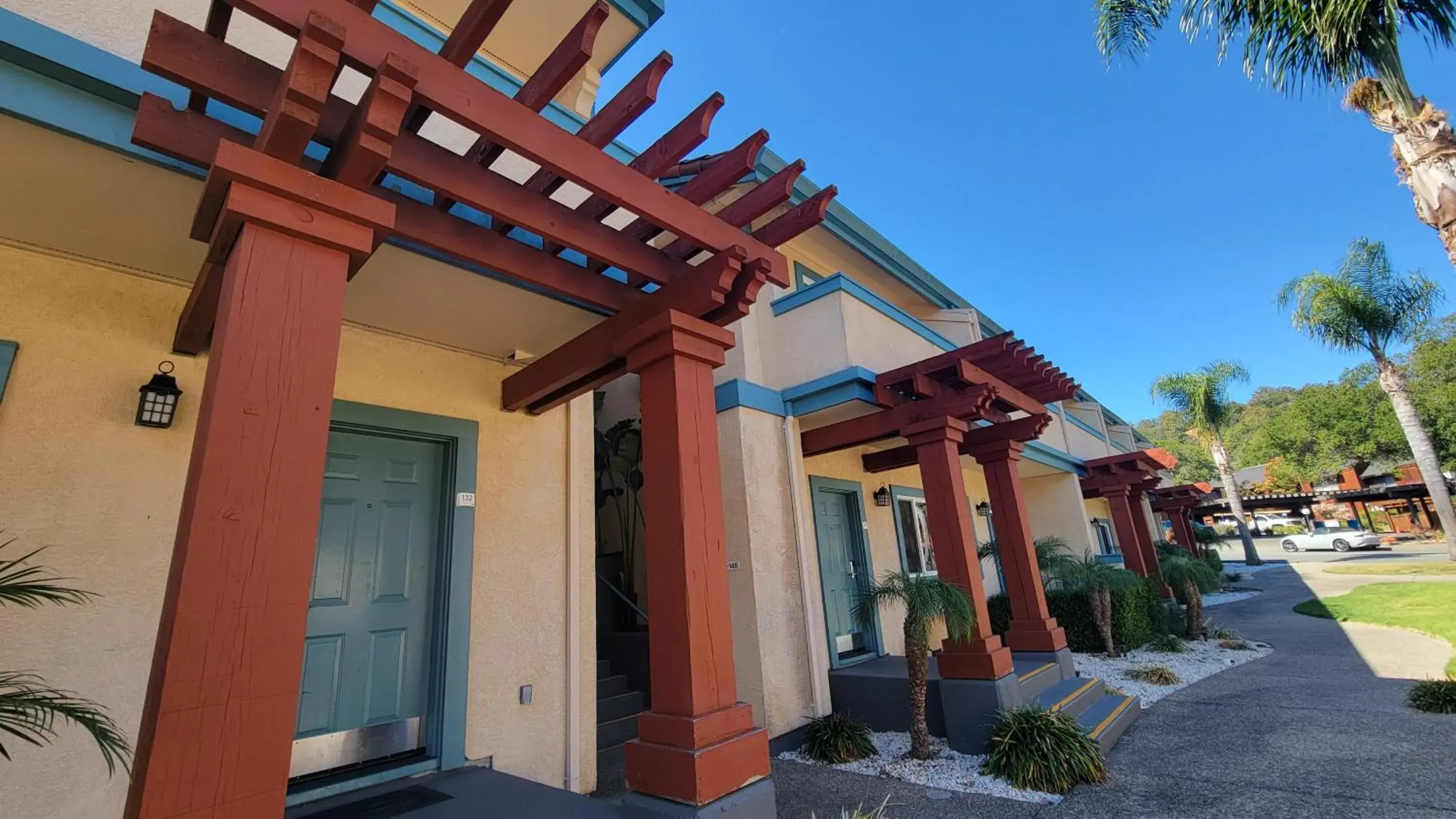 Property building in Marinwood Inn & Suites Property building in Marinwood Inn & Suites