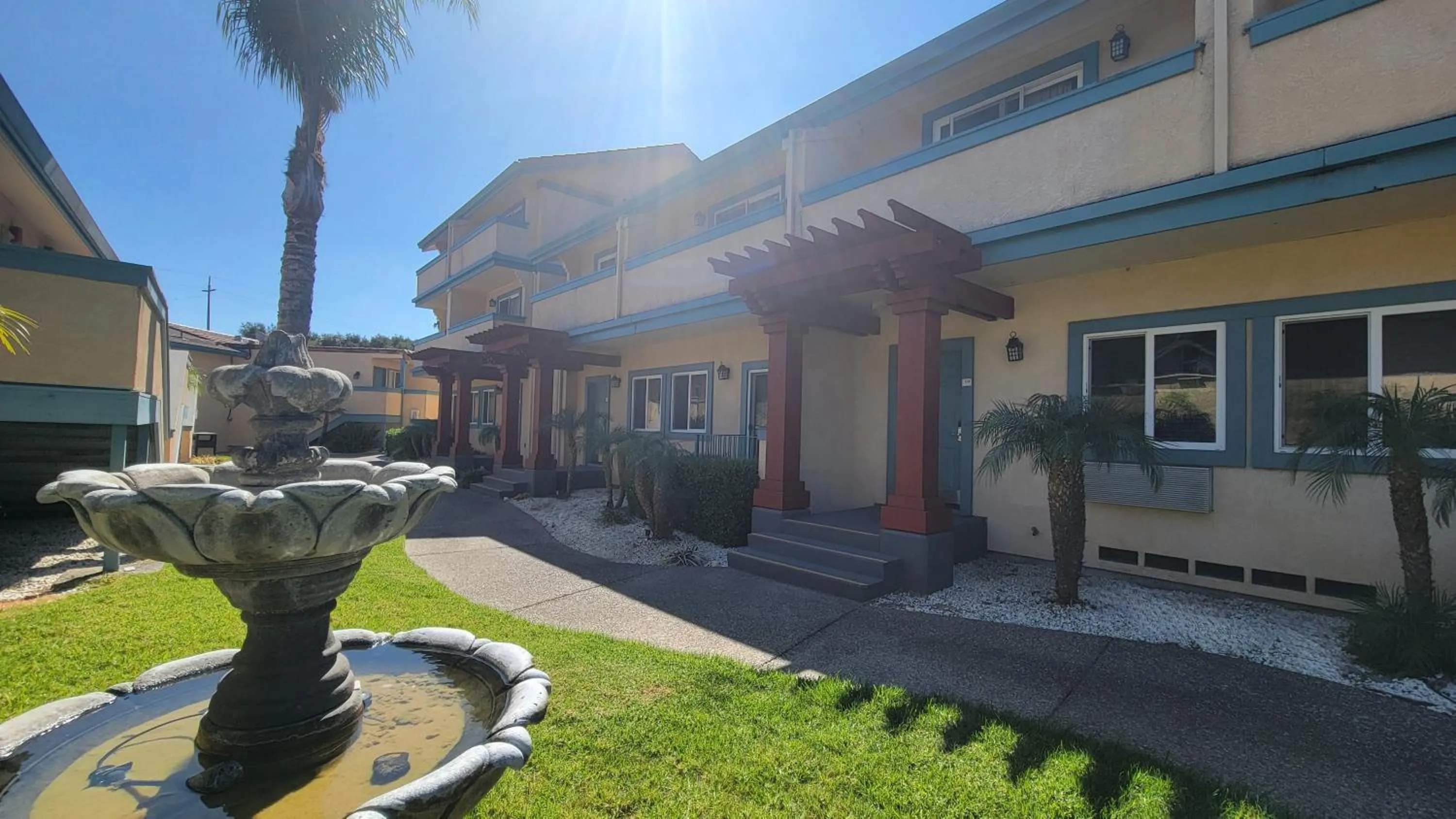 Inner courtyard view in Marinwood Inn & Suites