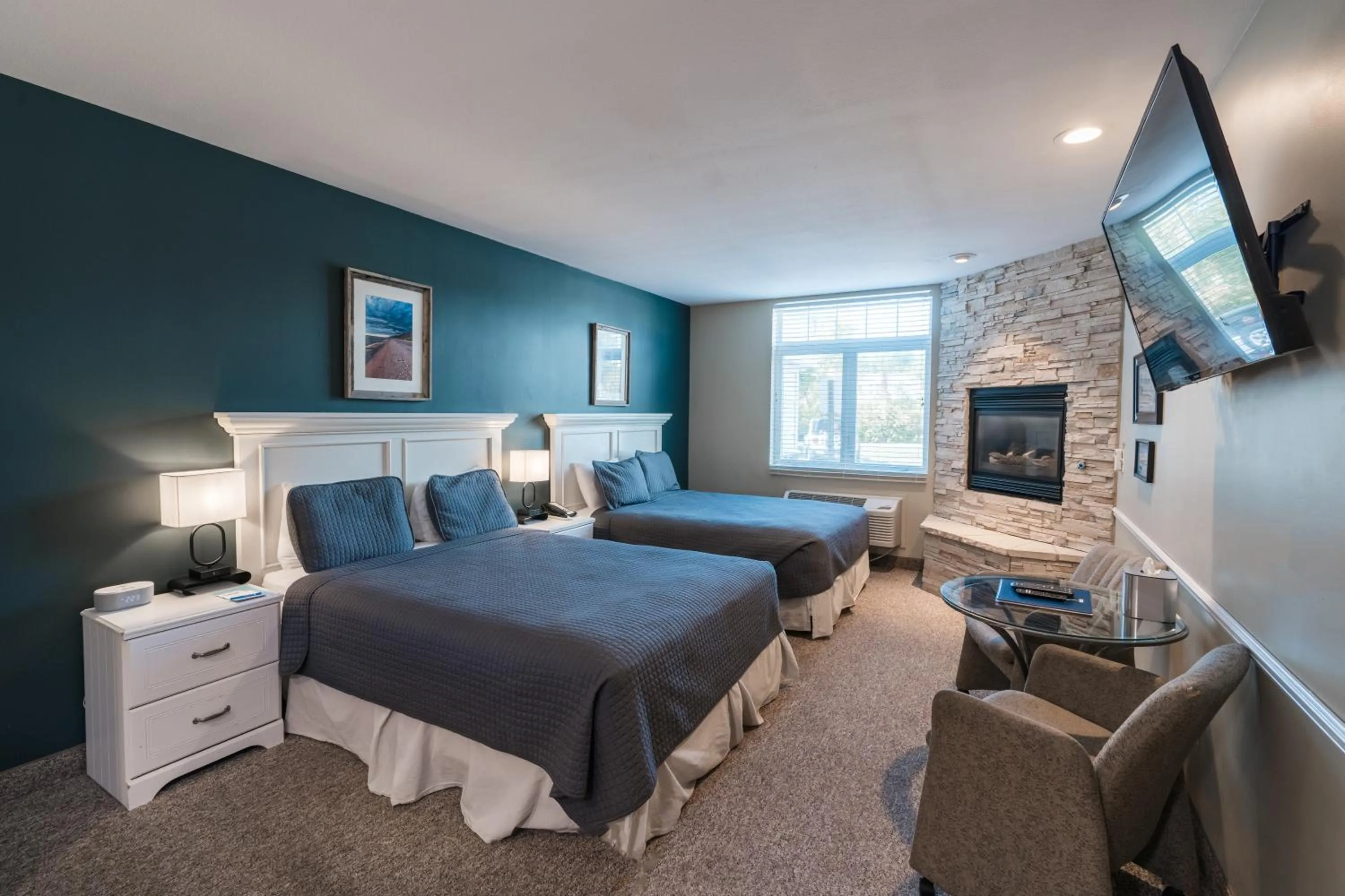 Shower, Bed in Weathervane Inn