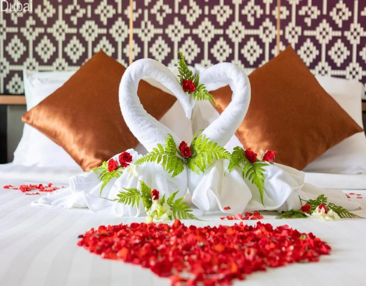 Shower, Bed in Dubai Hotel