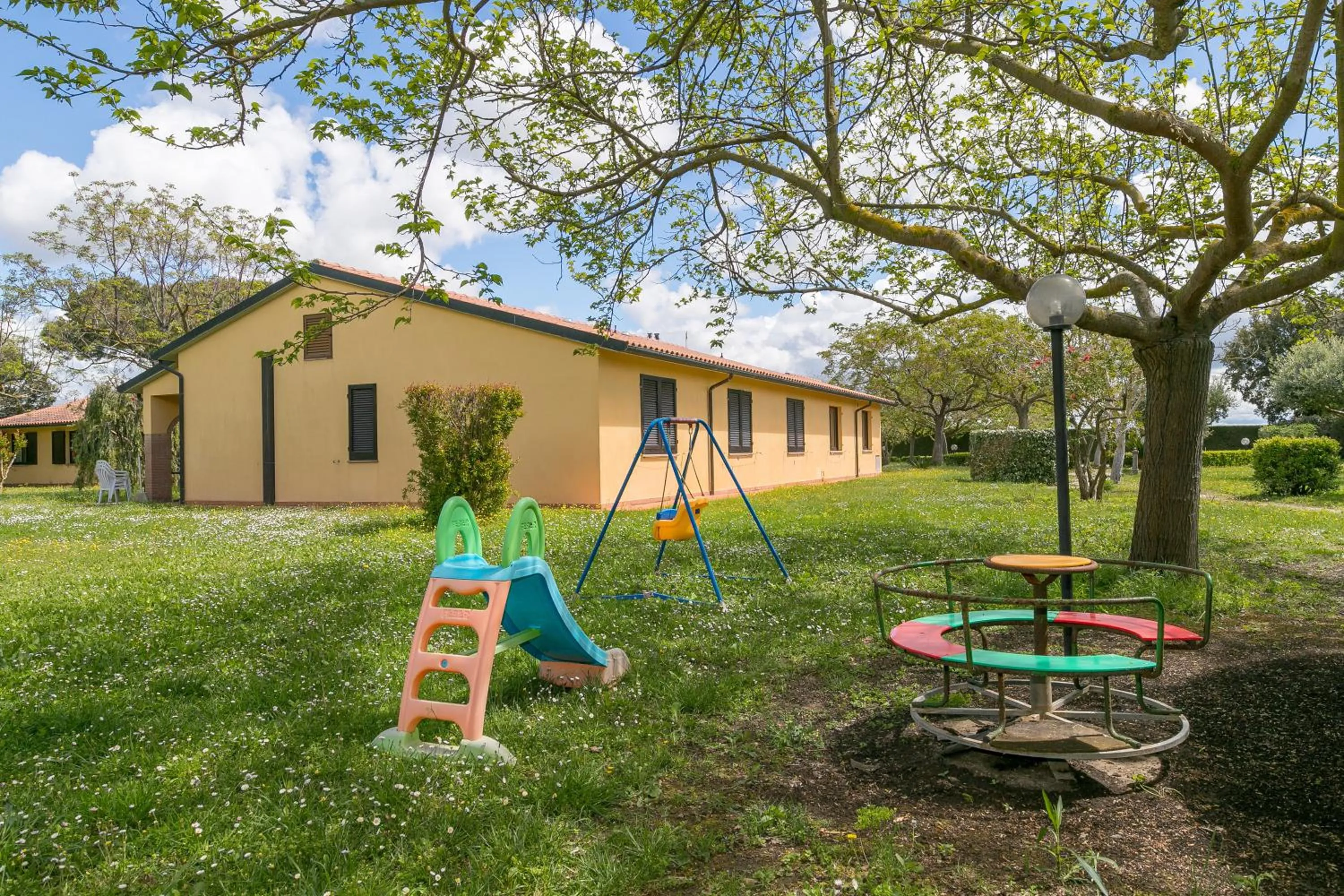 Property building in Il Girasole - Rovo