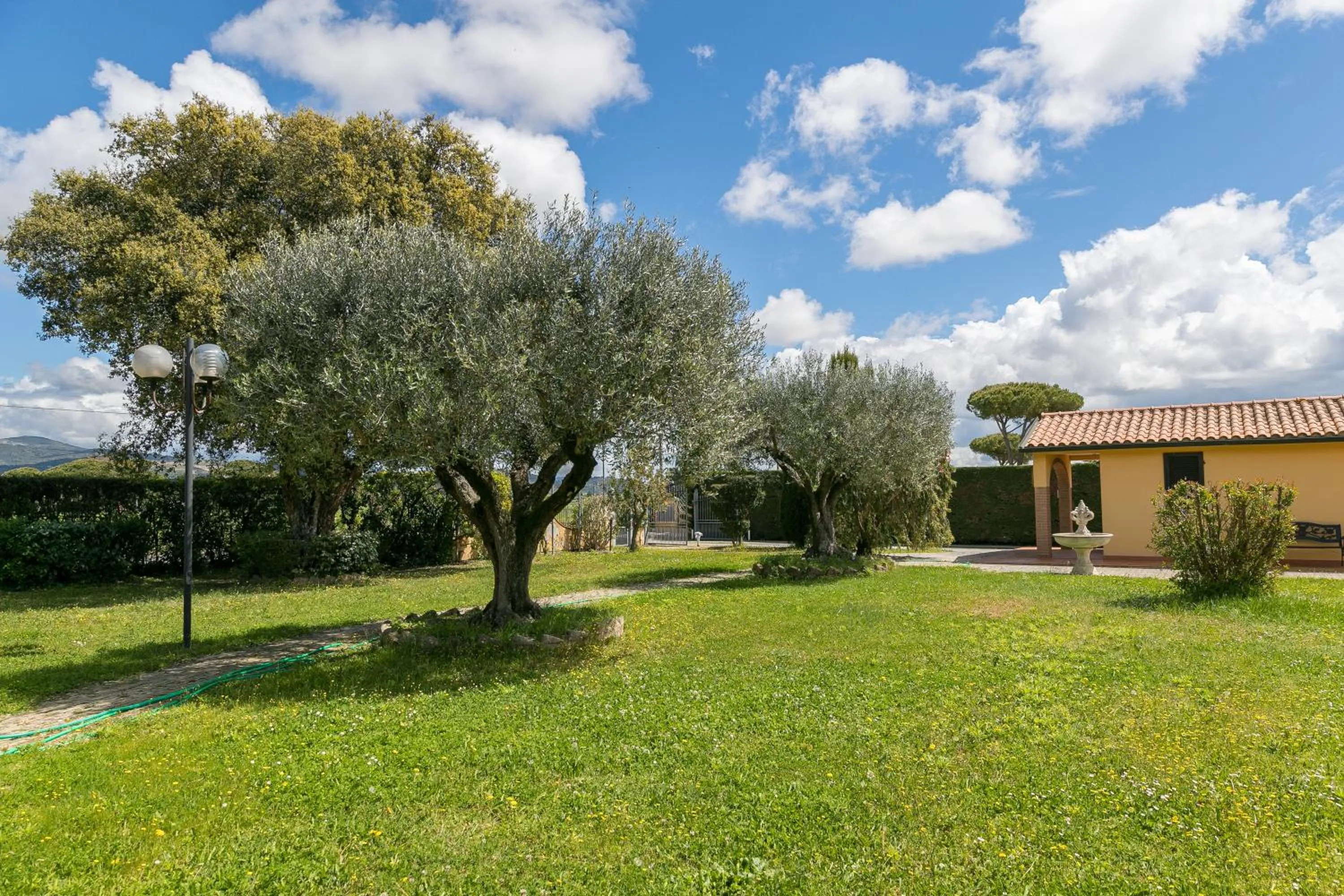 Property building in Il Girasole - Rovo