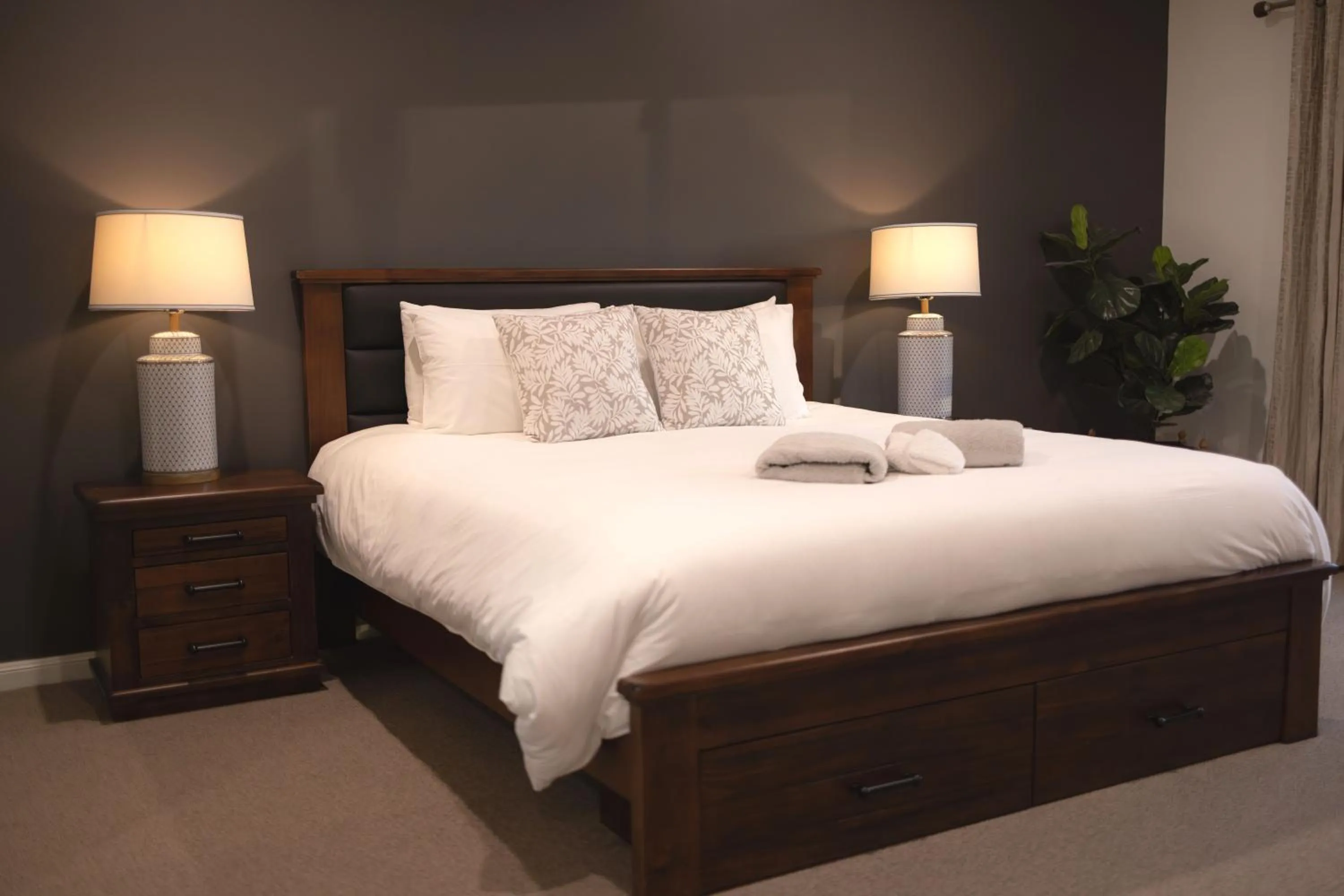 Bedroom, Bed in St Helen's Cottages