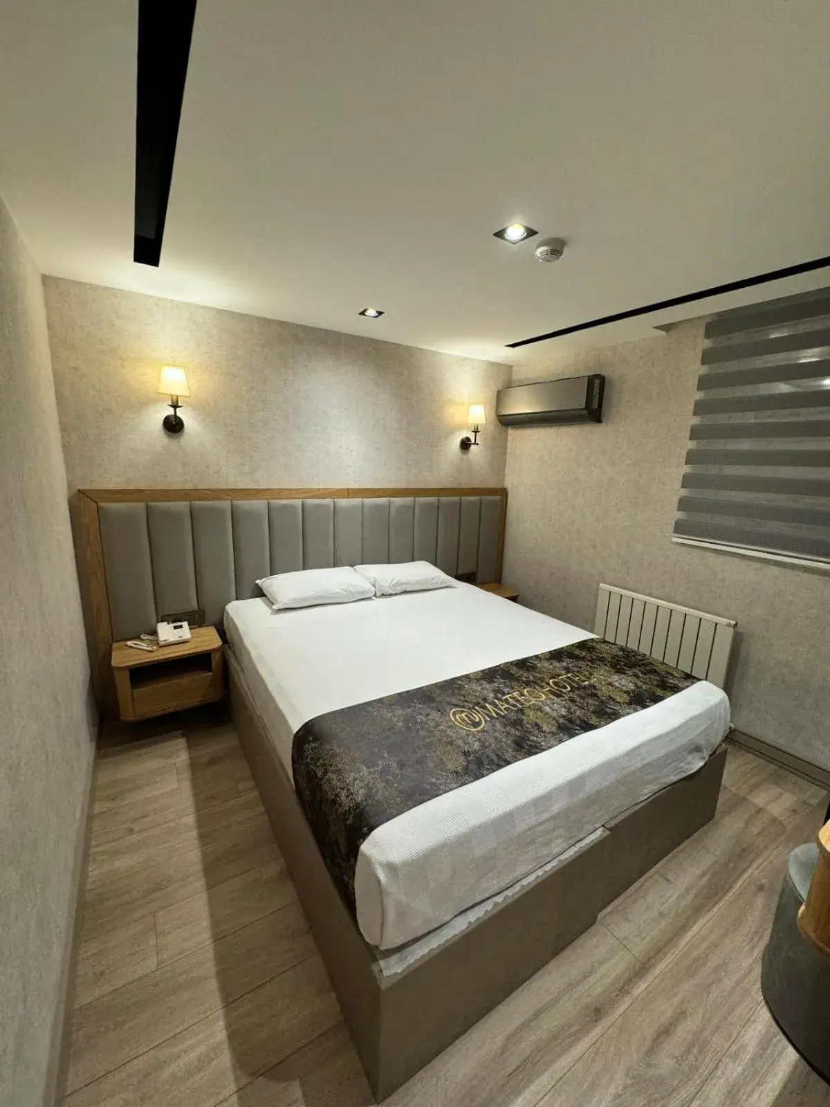 Bed in Mateo Bed in Mateo