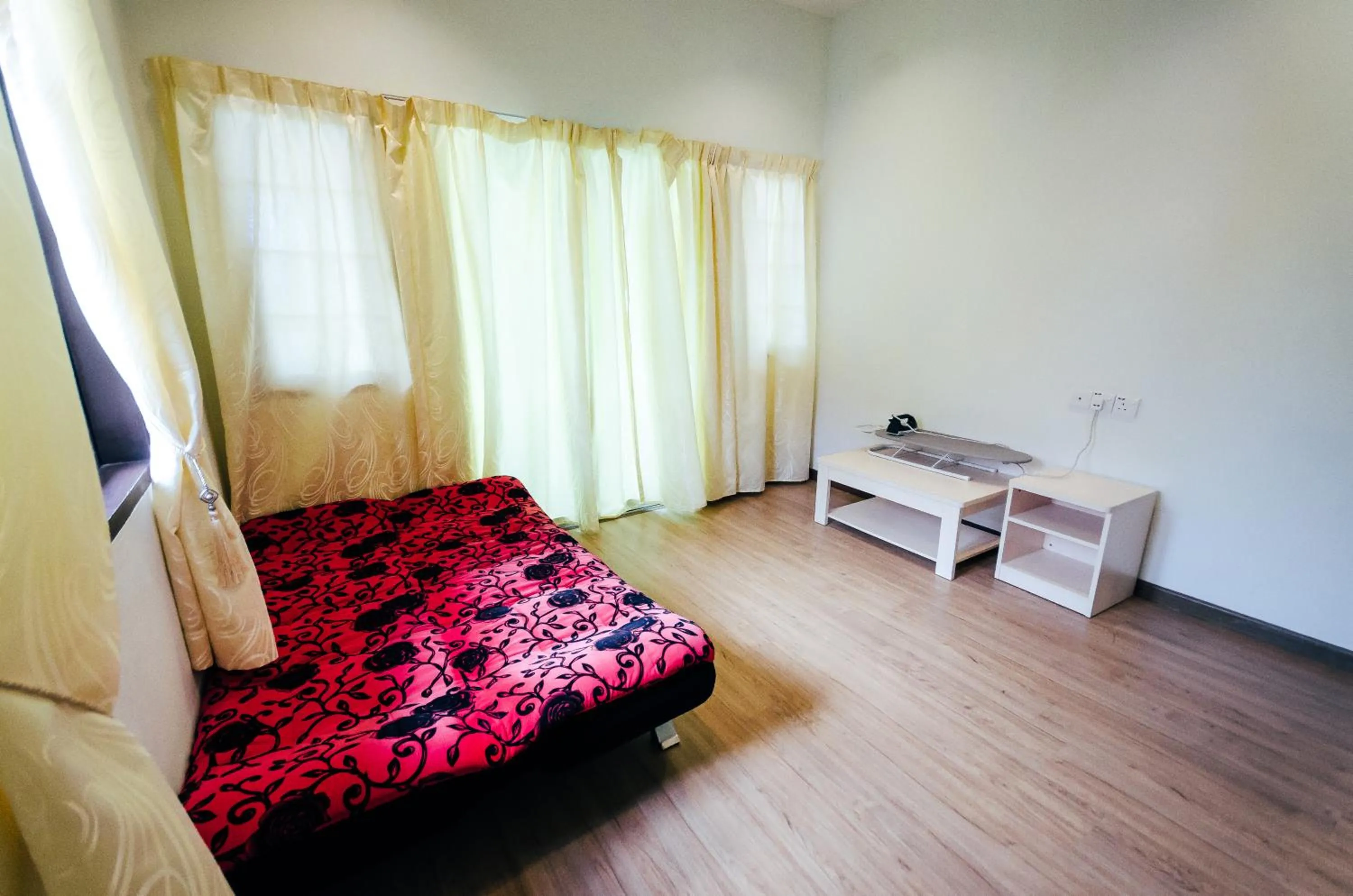 Seating area, Bed in Kertih Damansara Inn