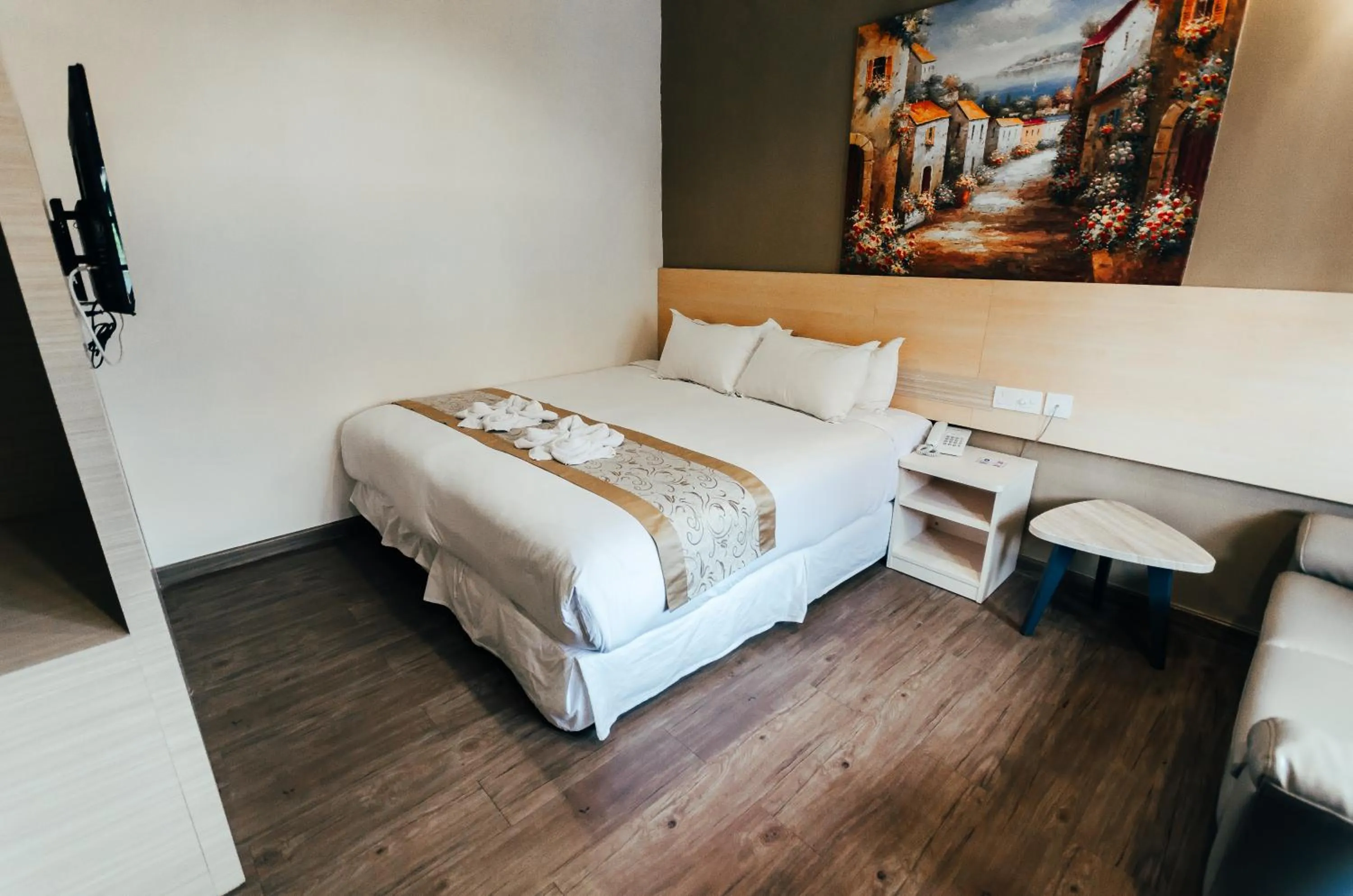 Photo of the whole room, Bed in Kertih Damansara Inn