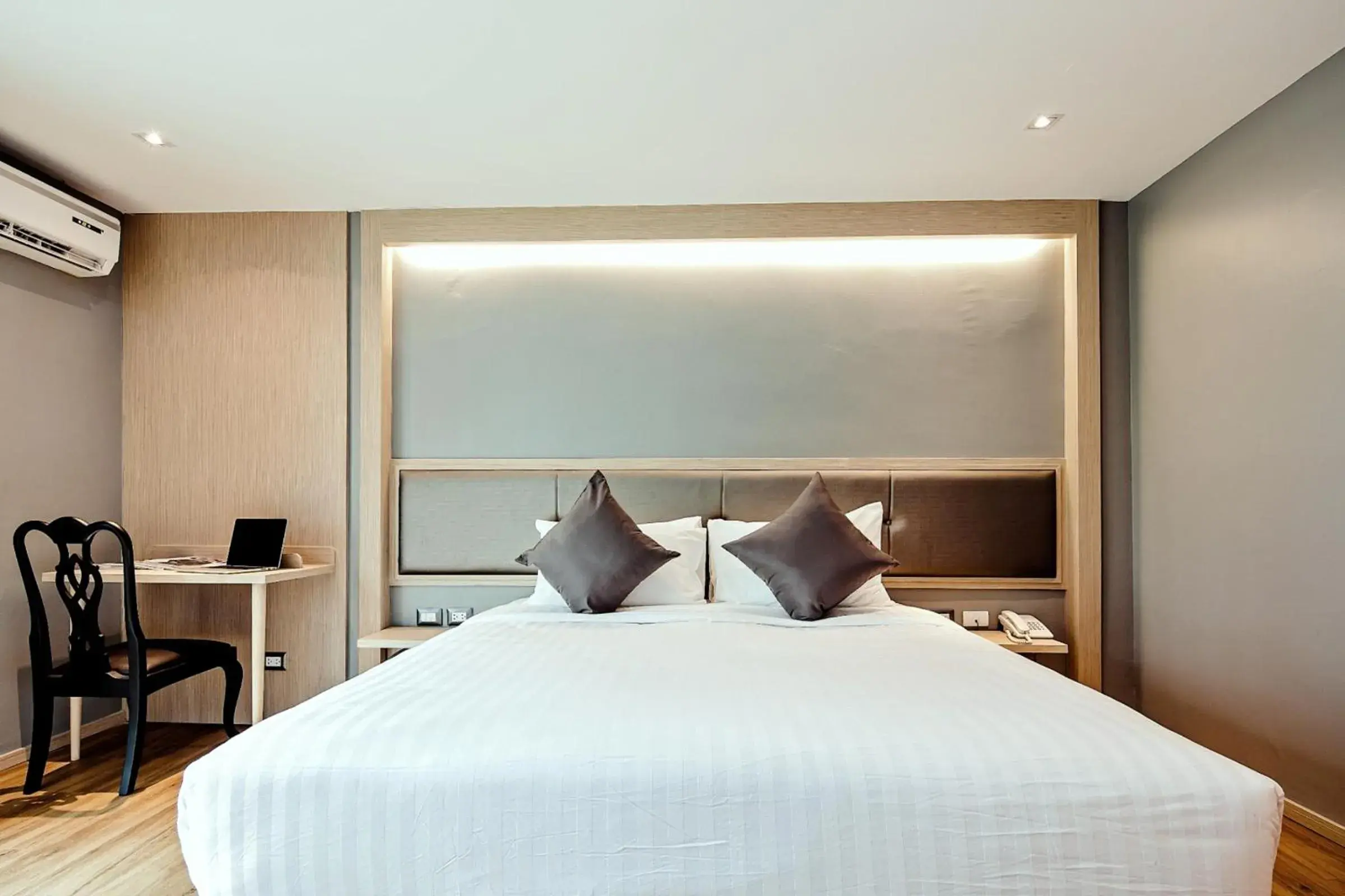 Bedroom, Bed in Three Sukhumvit Hotel - SHA Plus Certified Bedroom, Bed in Three Sukhumvit Hotel - SHA Plus Certified