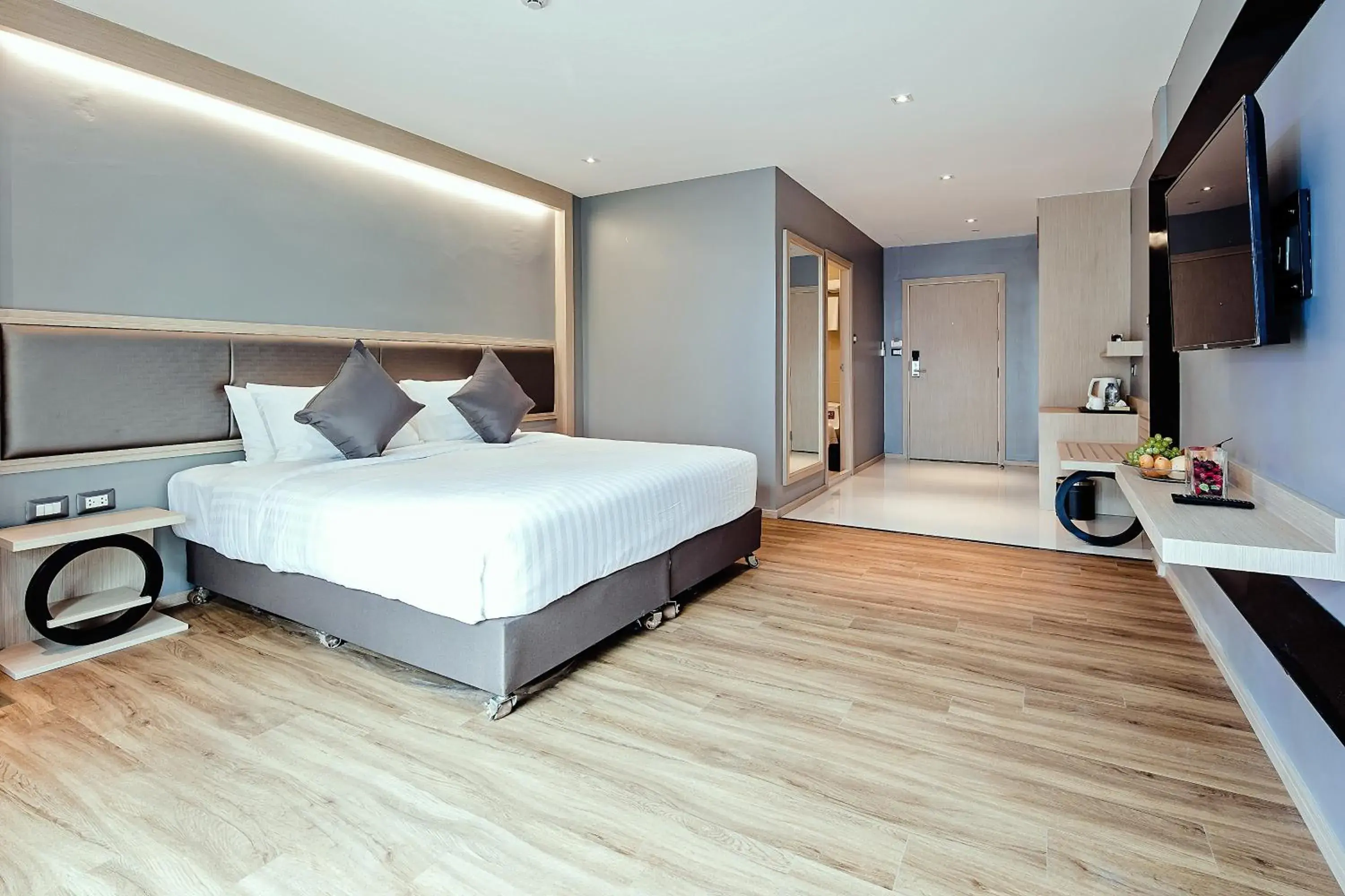 Bedroom, Bed in Three Sukhumvit Hotel - SHA Plus Certified Bedroom, Bed in Three Sukhumvit Hotel - SHA Plus Certified