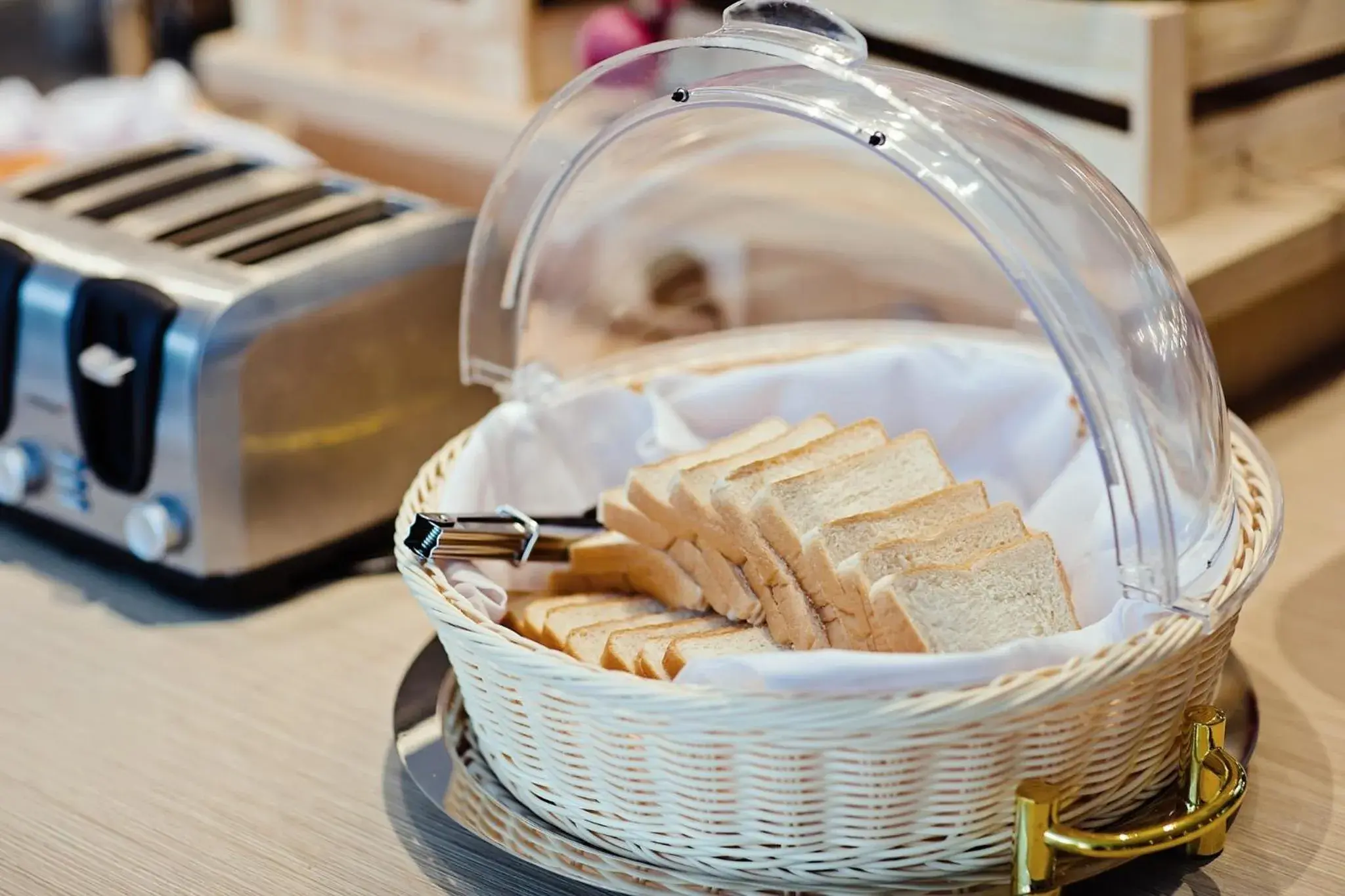 Restaurant/places to eat in Three Sukhumvit Hotel - SHA Plus Certified Restaurant/places to eat in Three Sukhumvit Hotel - SHA Plus Certified