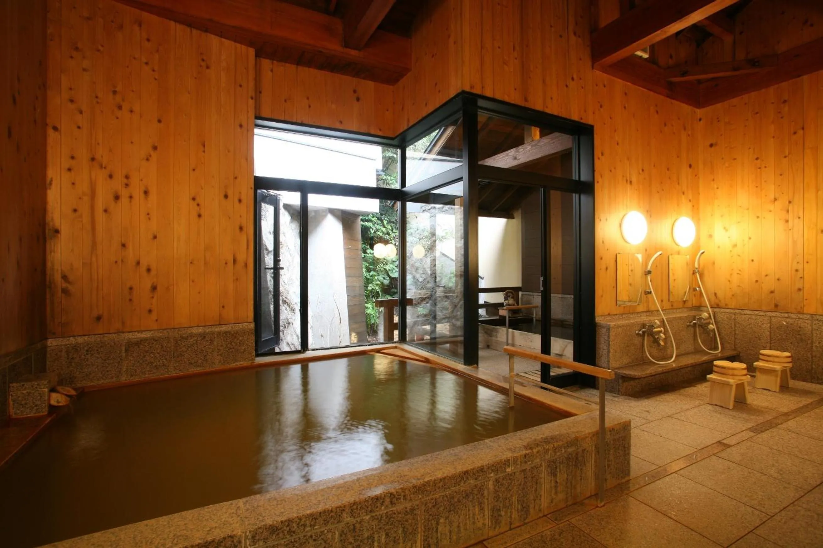 Hot Spring Bath in Tabinoyado Kiunsoh