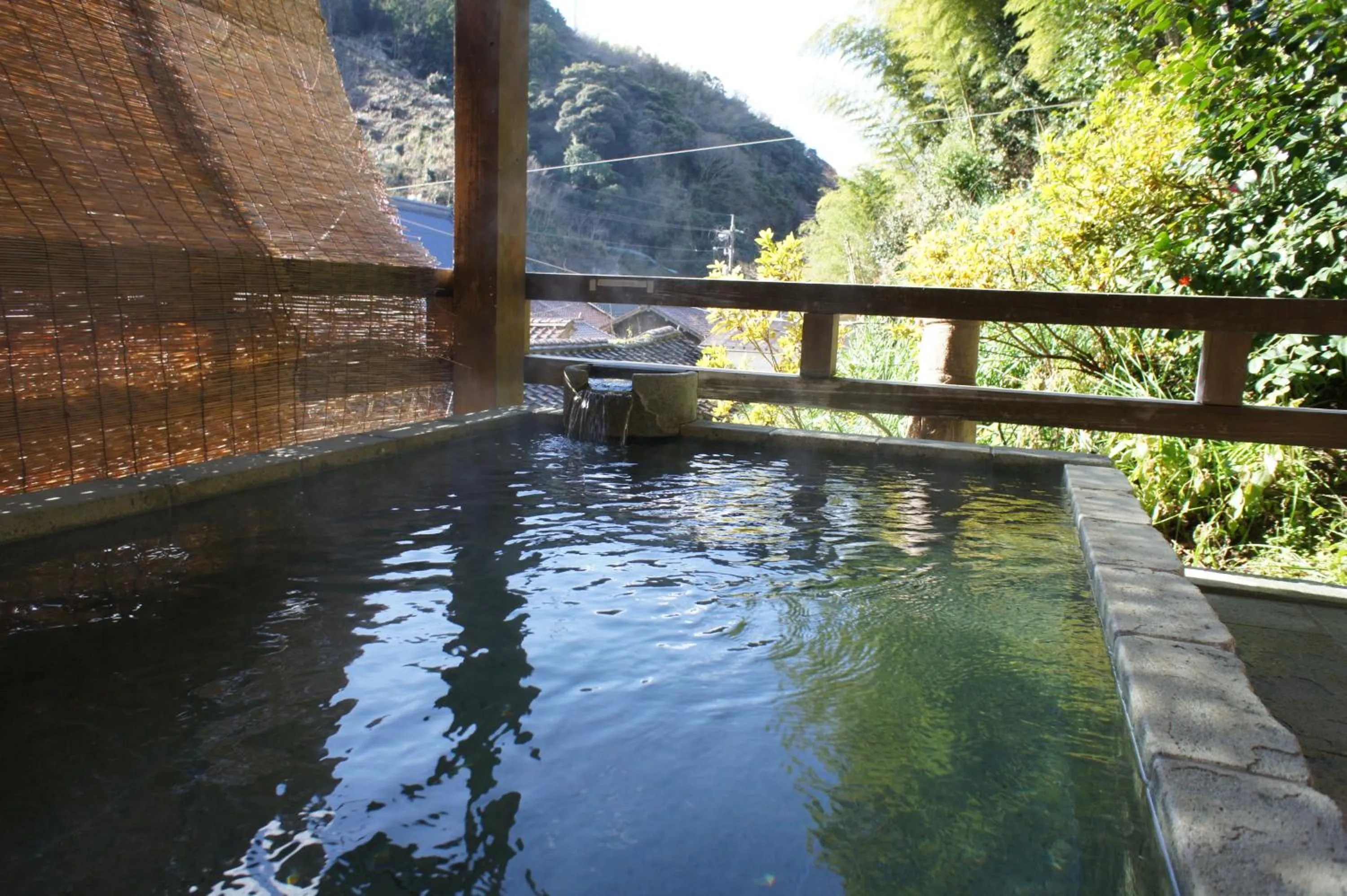 Hot Tub in Tabinoyado Kiunsoh