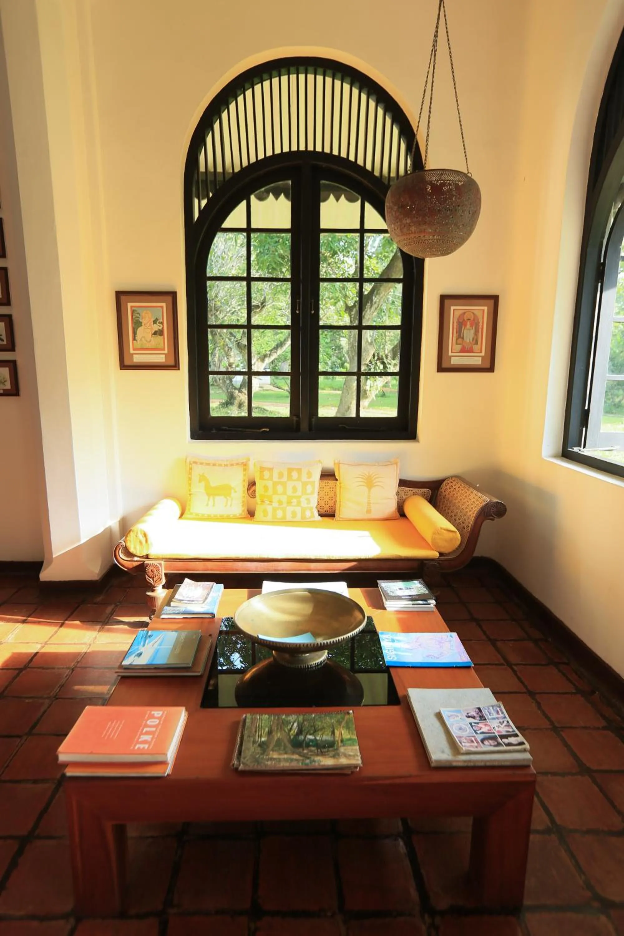 Communal lounge/ TV room in Horathapola Estate