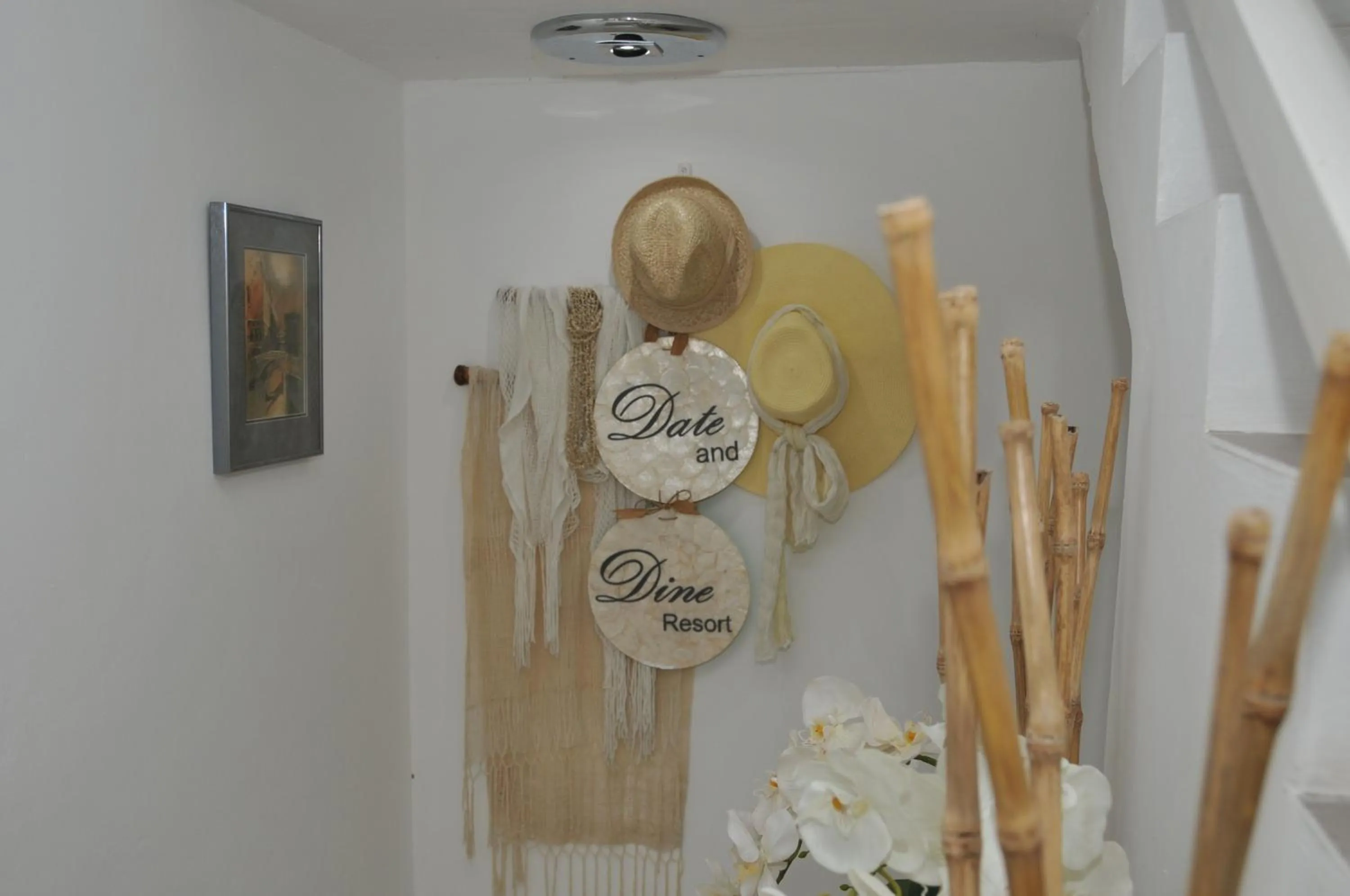 Logo/Certificate/Sign in Date & Dine Resort