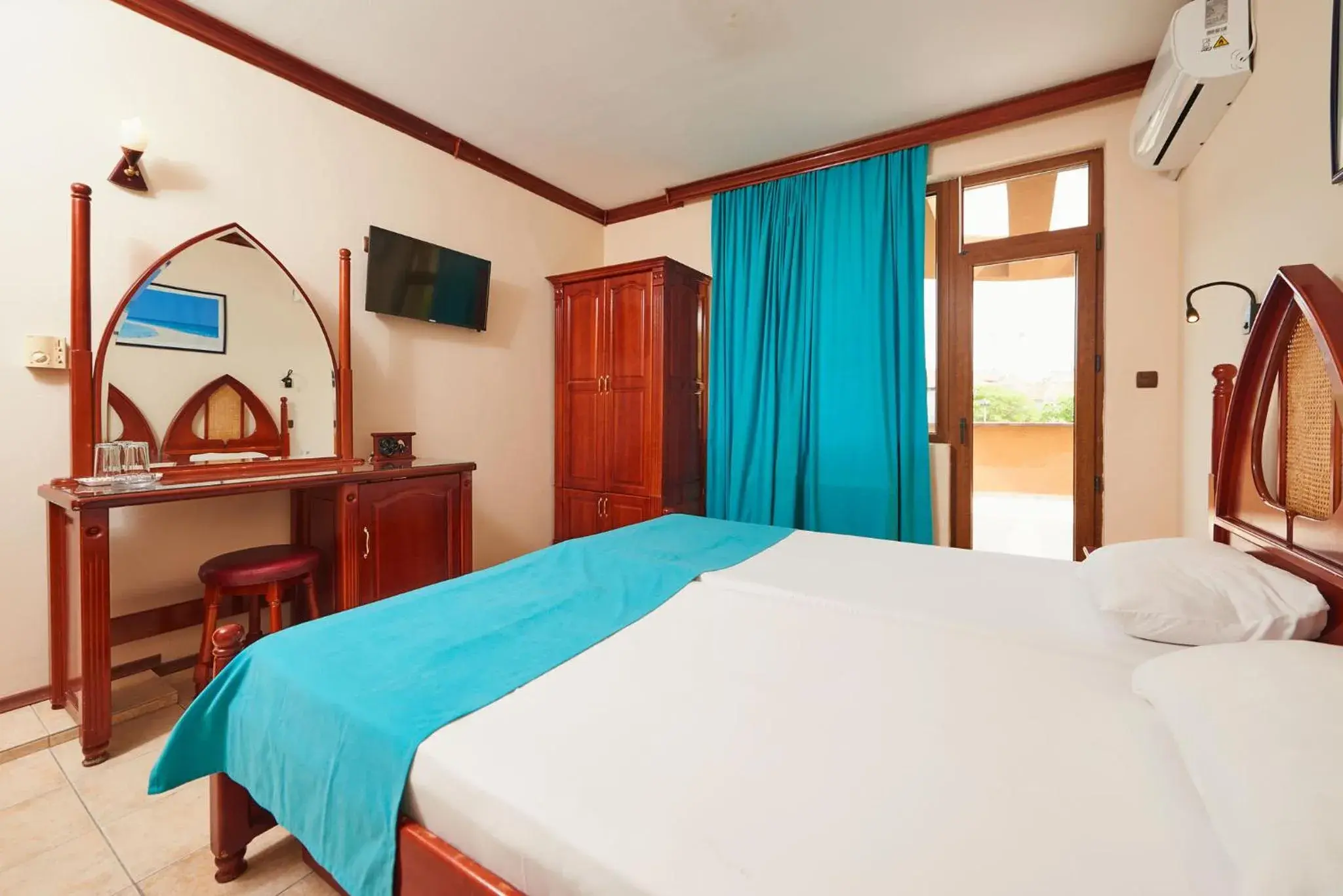 Family Room with Balcony in Hotel Niko's Family Room with Balcony in Hotel Niko's