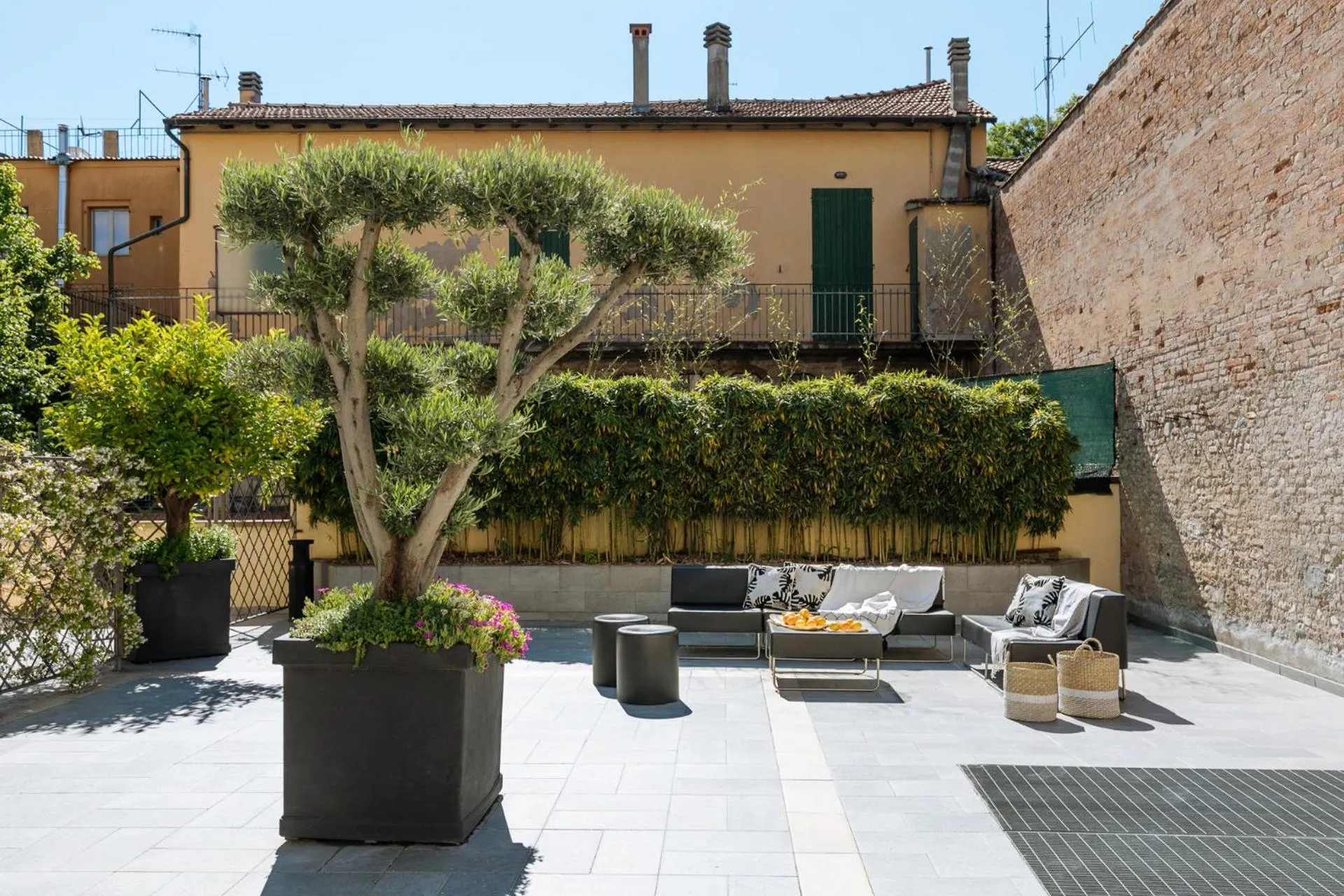Garden in Carducci Residence - by Bologna Residences