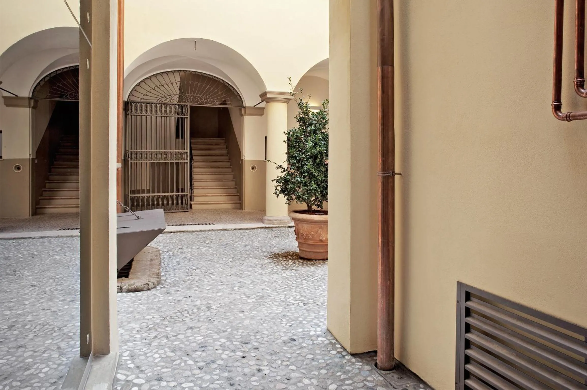 Decorative detail in Carducci Residence - by Bologna Residences