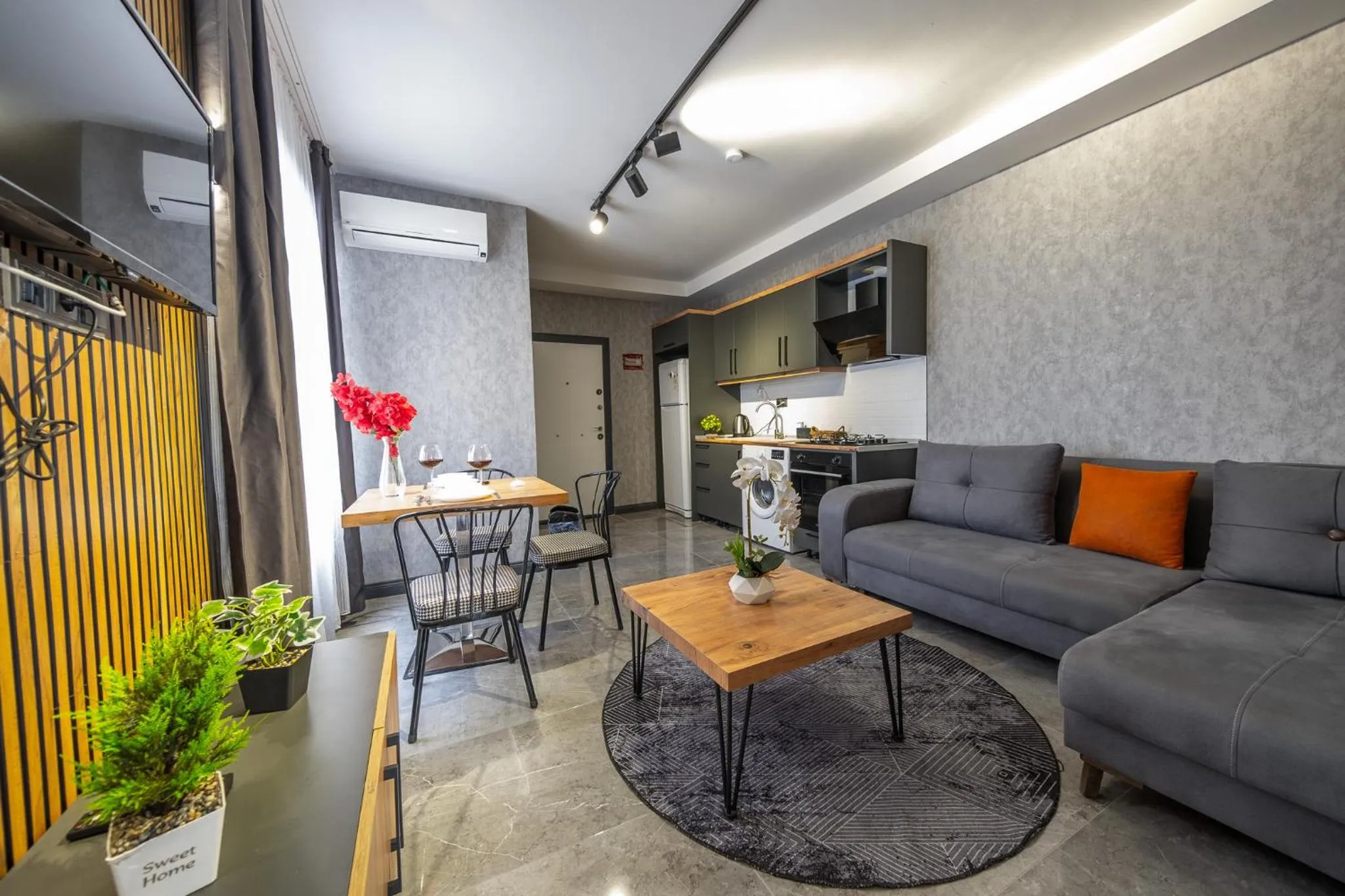 Kitchen or kitchenette in Mrt Suites Lara