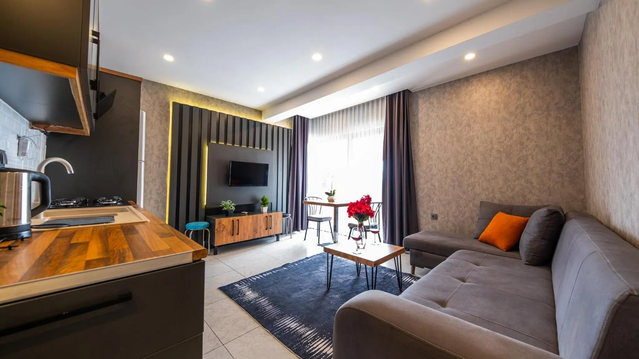 Kitchen or kitchenette in Mrt Suites Lara