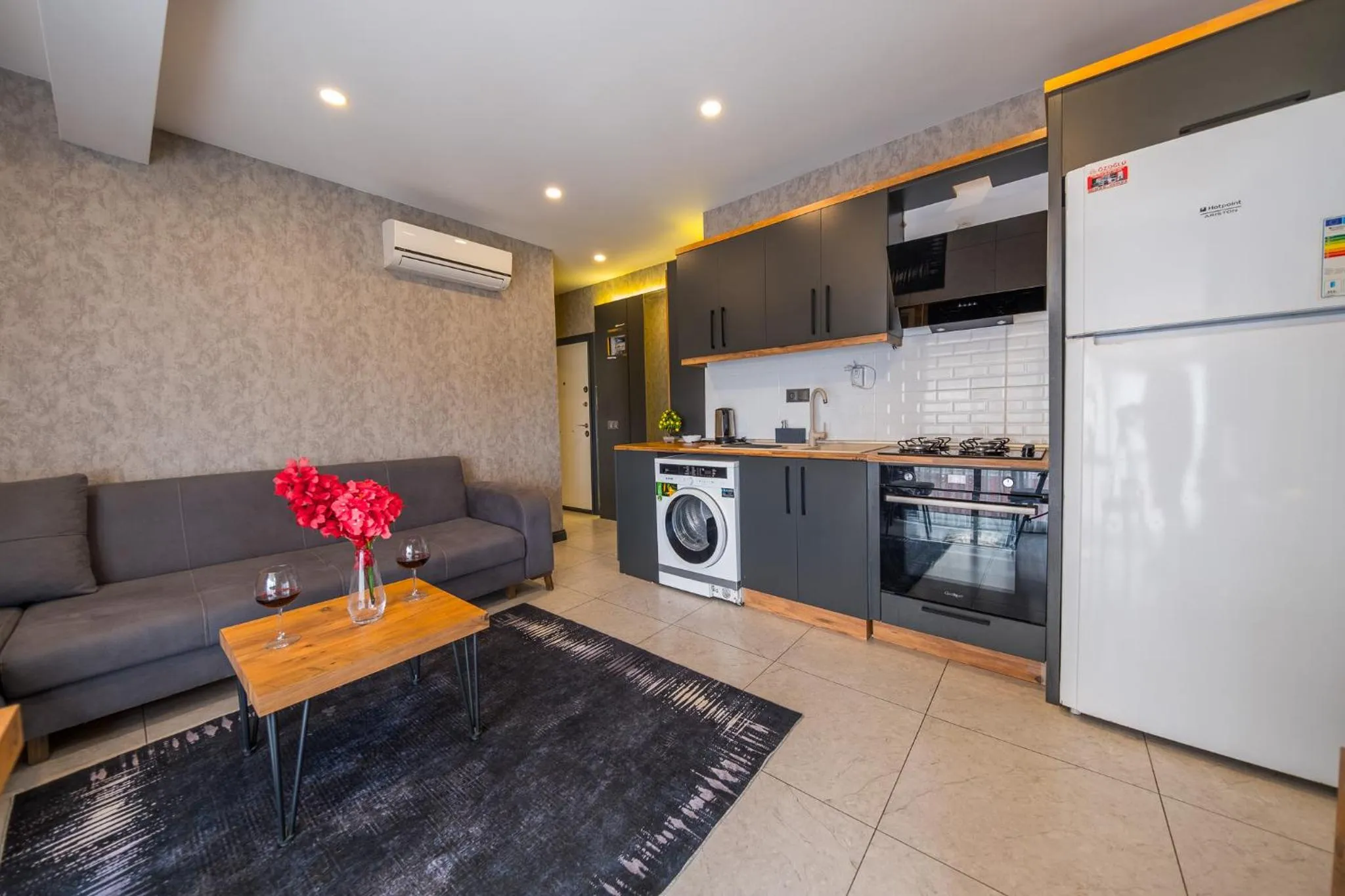 Kitchen or kitchenette in Mrt Suites Lara