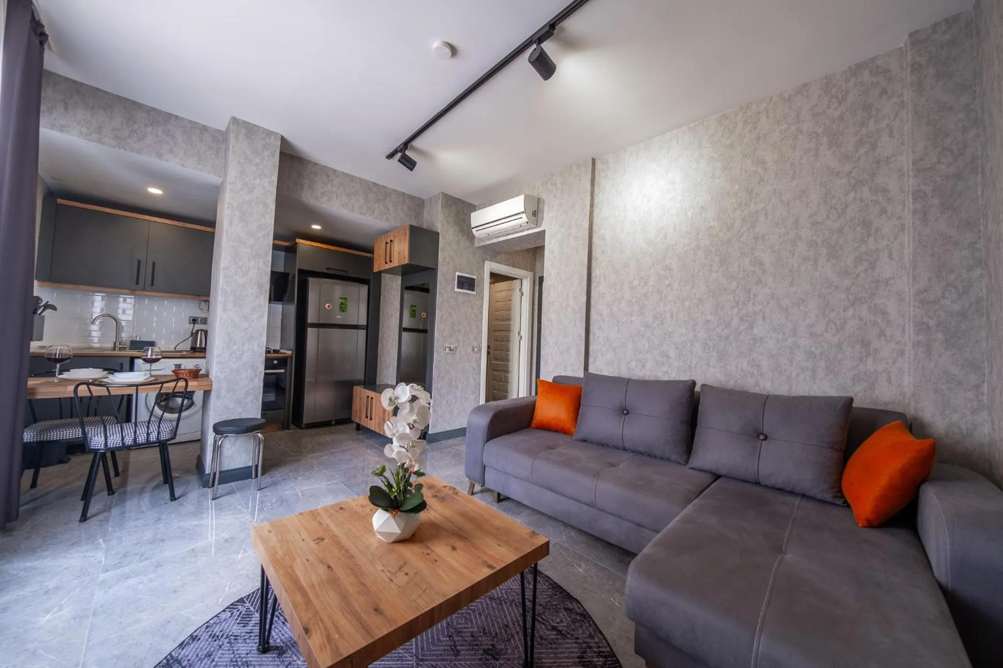 Kitchen or kitchenette in Mrt Suites Lara