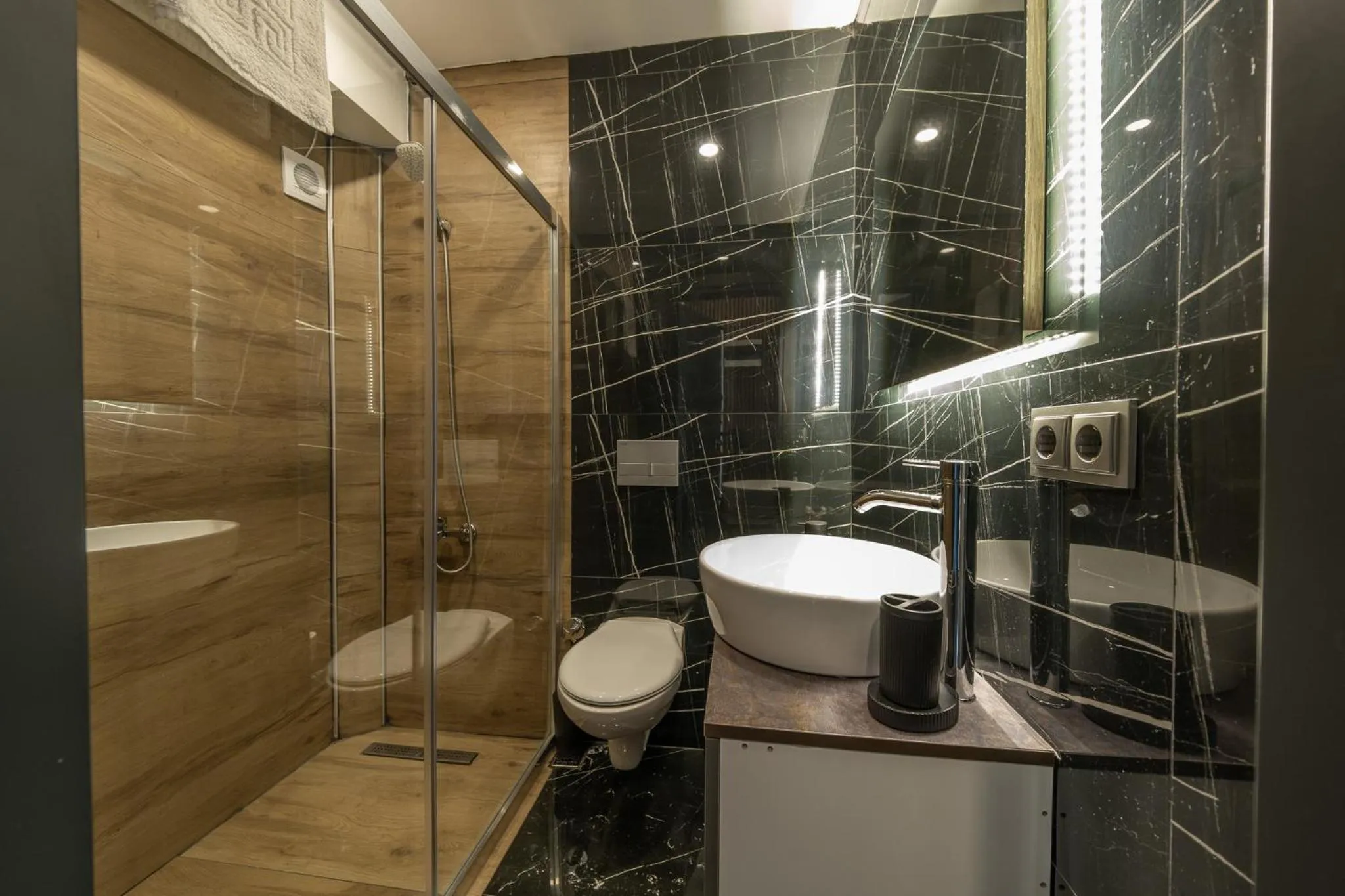 Shower in Mrt Suites Lara