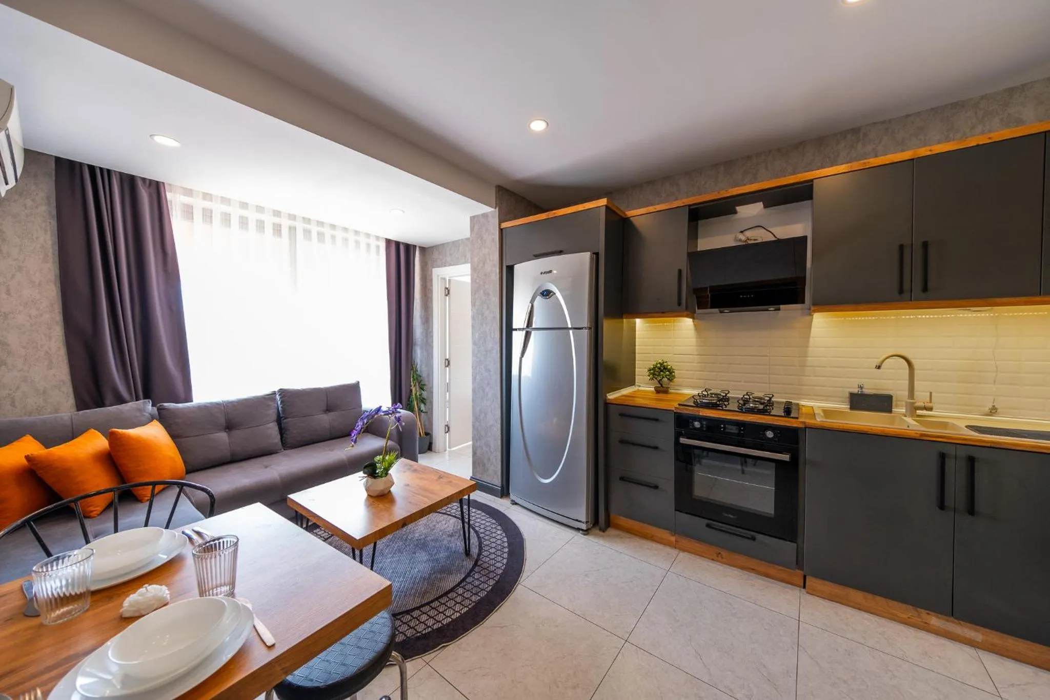 Kitchen or kitchenette in Mrt Suites Lara