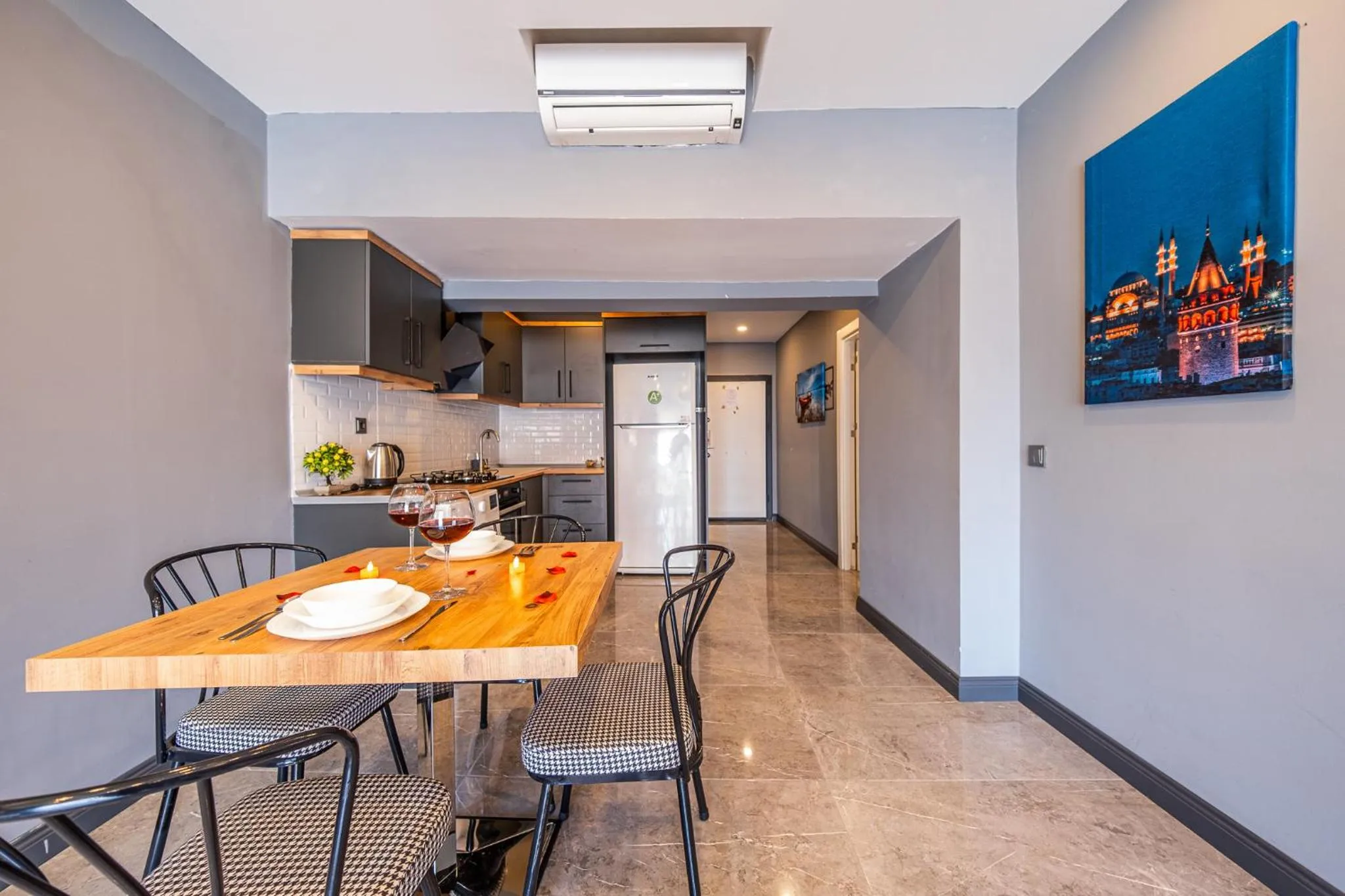 Kitchen or kitchenette in Mrt Suites Lara