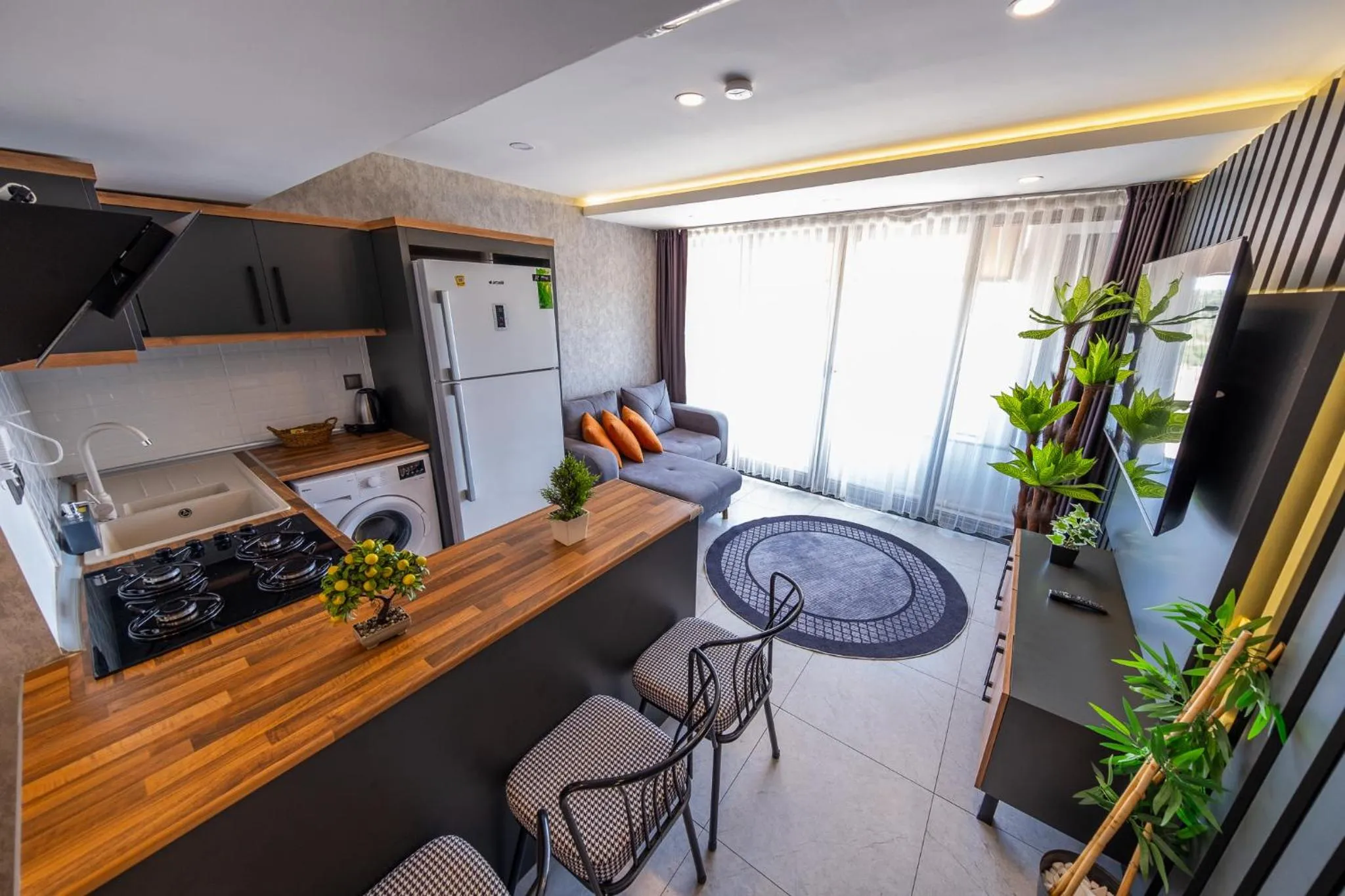 Kitchen or kitchenette in Mrt Suites Lara