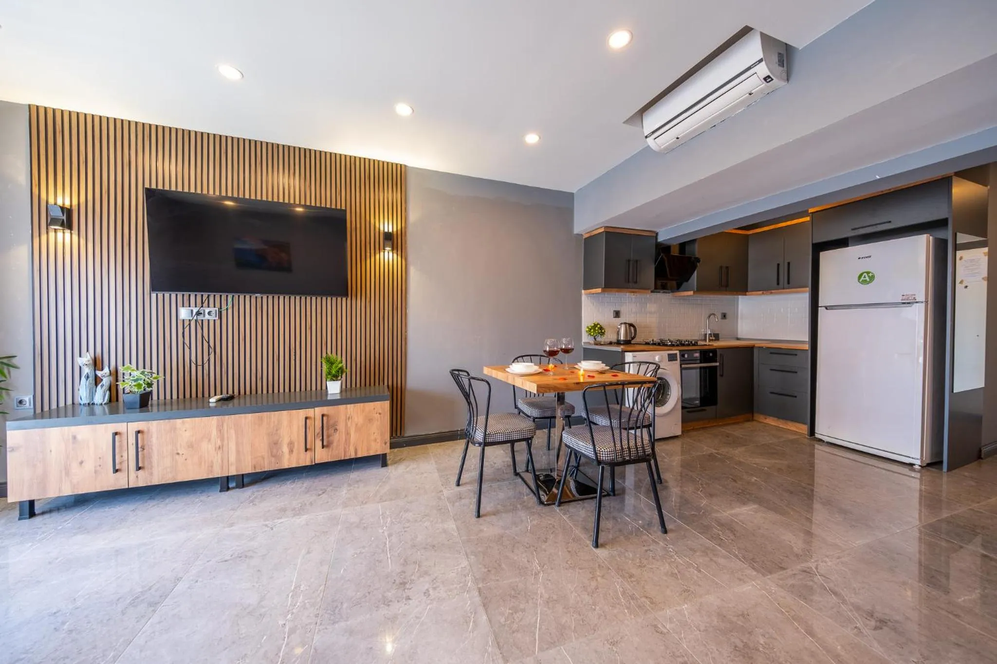 Kitchen or kitchenette in Mrt Suites Lara