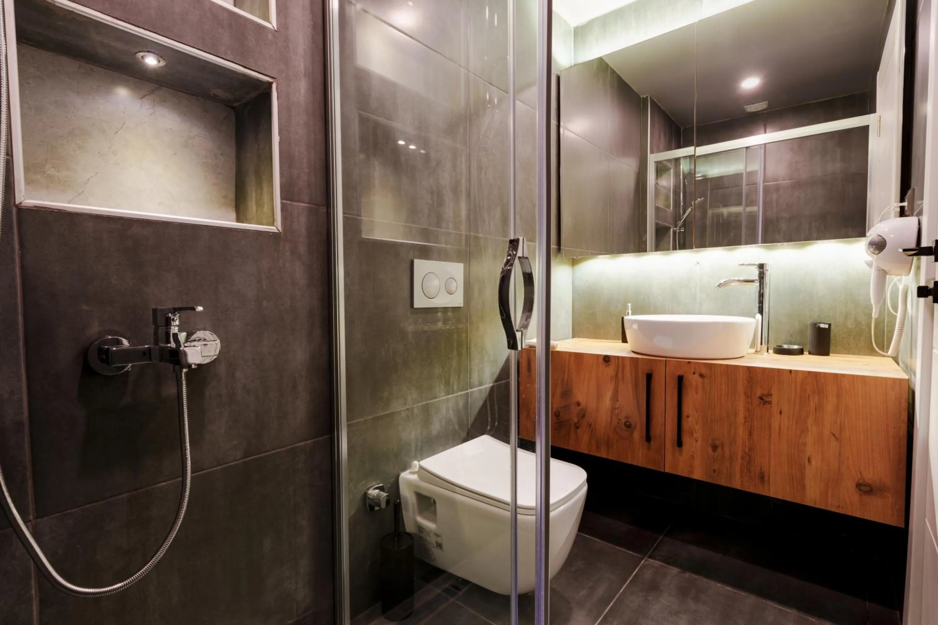 Shower in Mrt Suites Lara