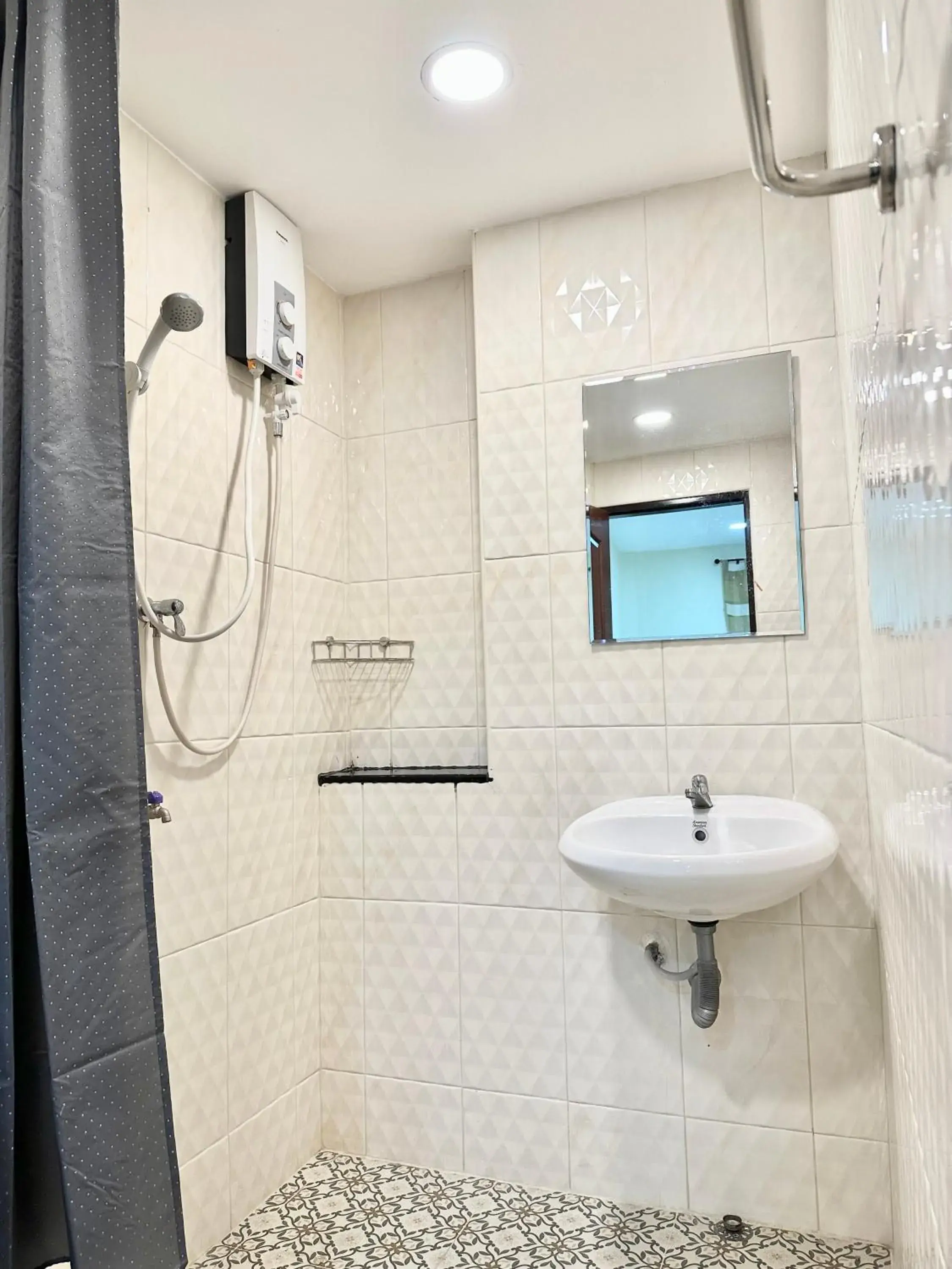 Single Room with Private Bathroom in Baan at Khaosan Hostel Single Room with Private Bathroom in Baan at Khaosan Hostel