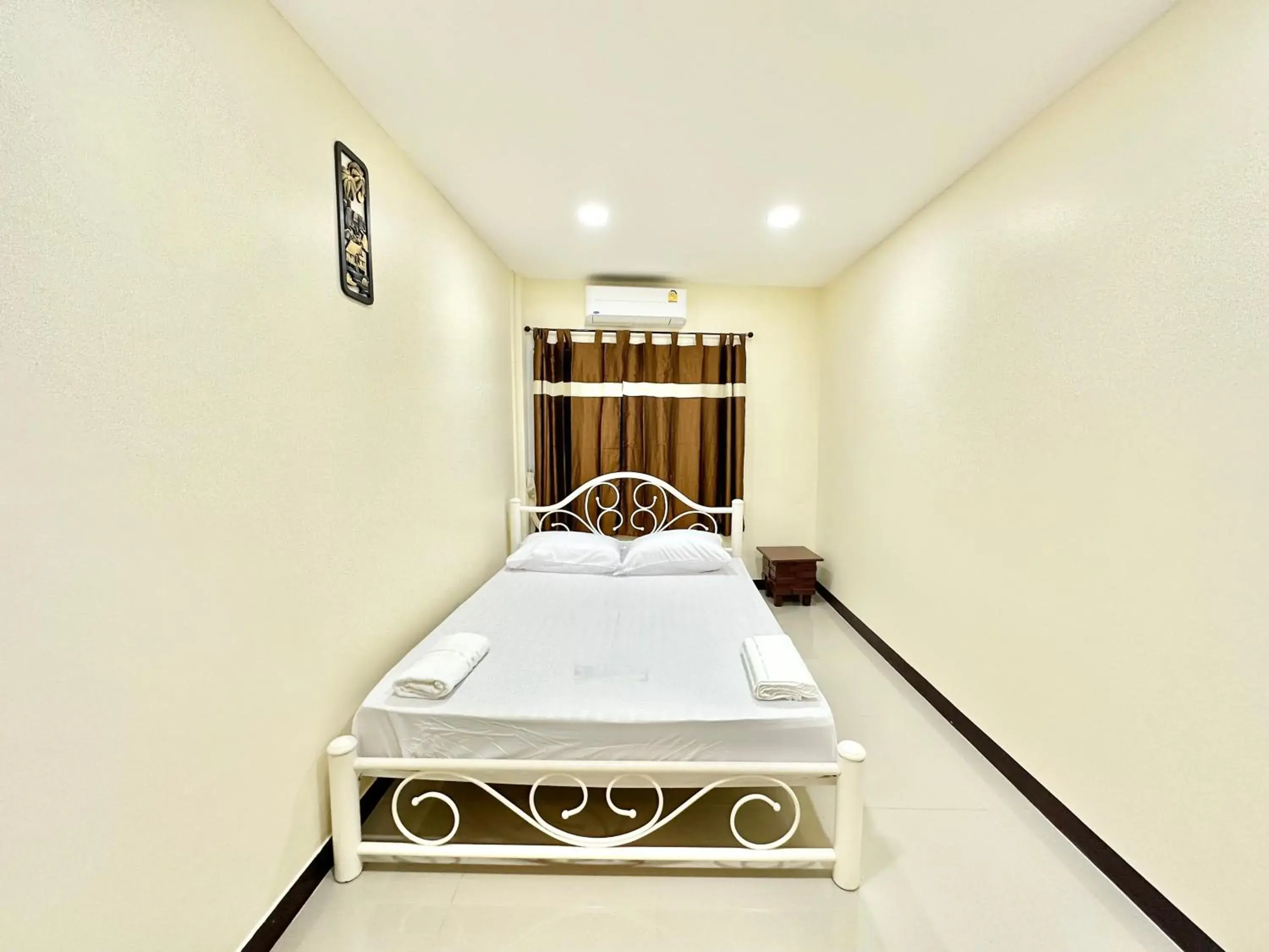 Single Room with Private Bathroom in Baan at Khaosan Hostel Single Room with Private Bathroom in Baan at Khaosan Hostel