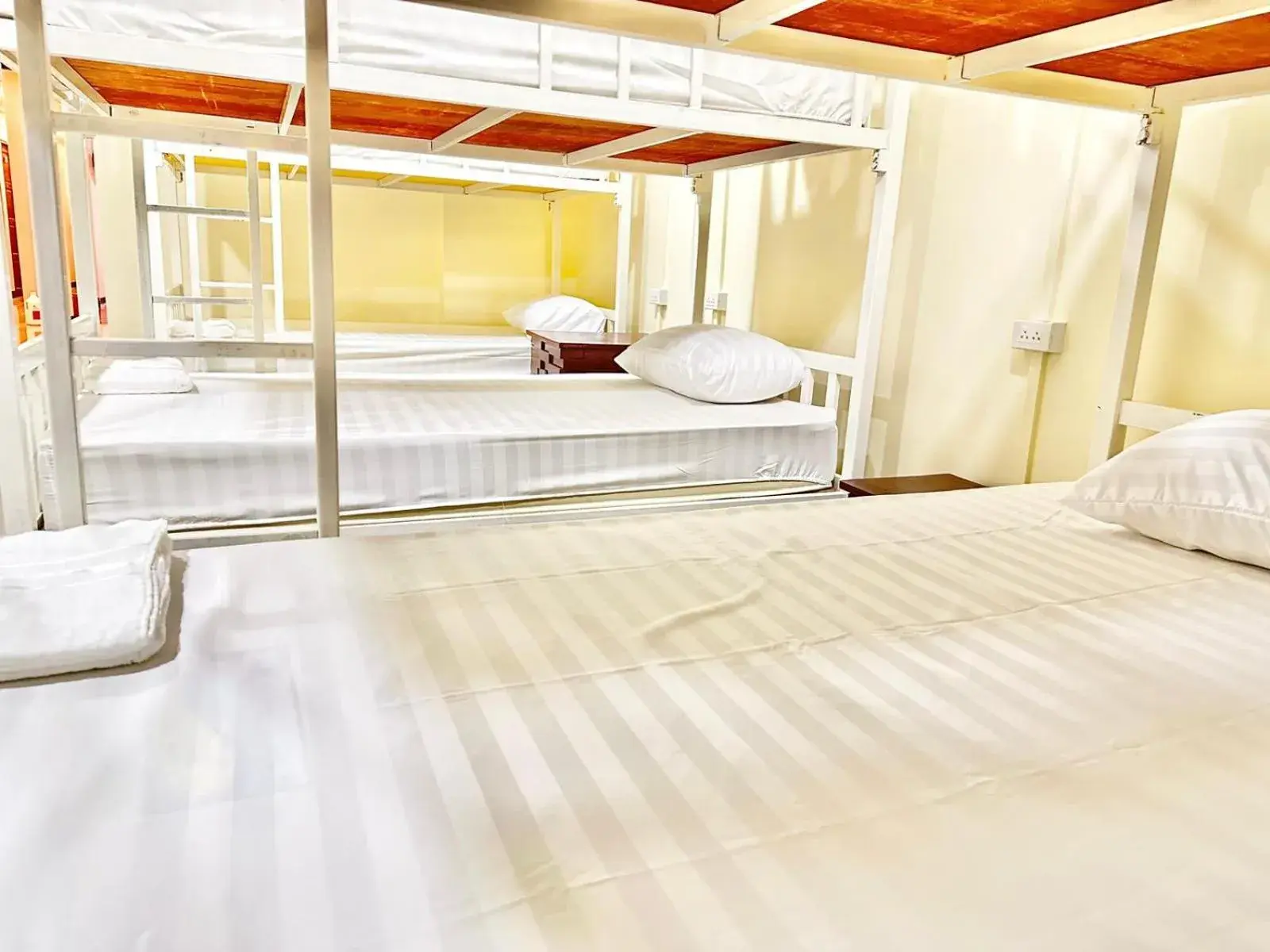 Bed in 6-Bed Mixed Dormitory Room in Baan at Khaosan Hostel Bed in 6-Bed Mixed Dormitory Room in Baan at Khaosan Hostel