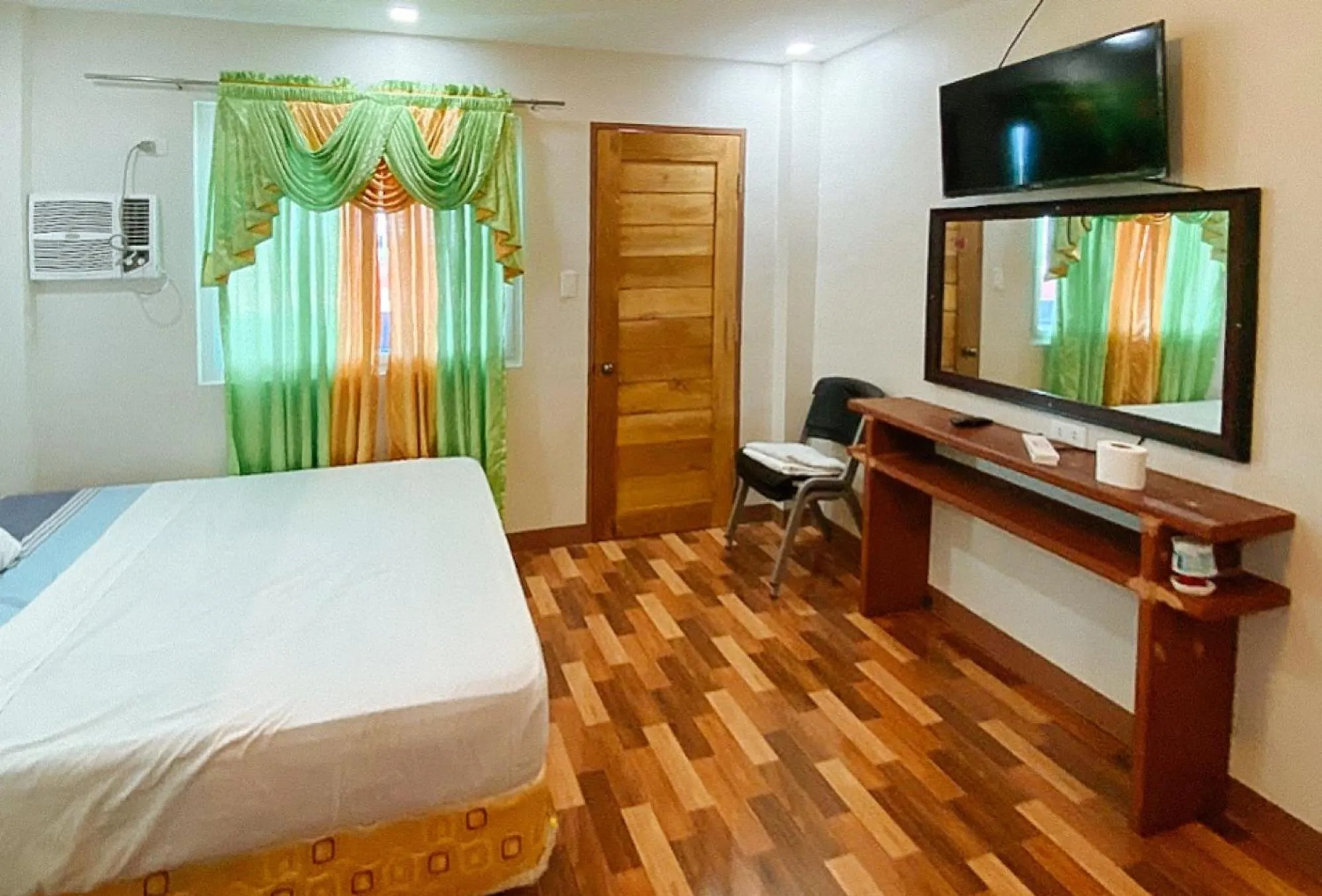 Bed in RedDoorz @ 4ks Pension House Bogo City Cebu