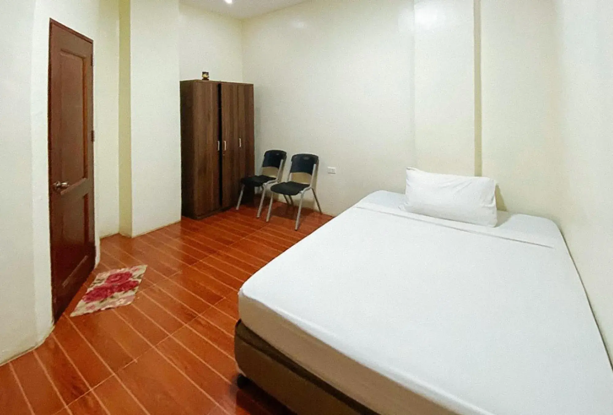 Standard Double Room in RedDoorz @ 4ks Pension House Bogo City Cebu Standard Double Room in RedDoorz @ 4ks Pension House Bogo City Cebu