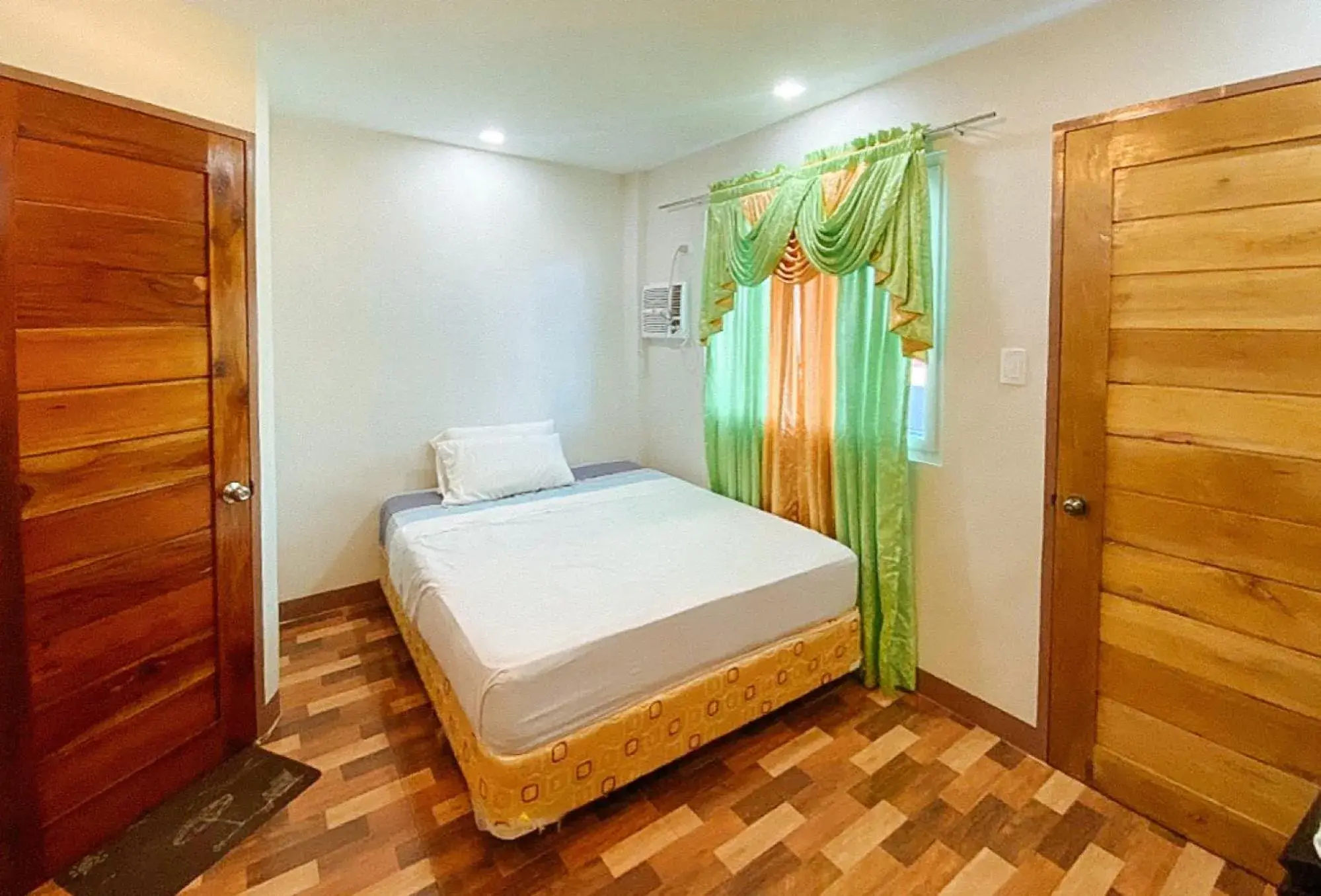 Bed in RedDoorz @ 4ks Pension House Bogo City Cebu Bed in RedDoorz @ 4ks Pension House Bogo City Cebu