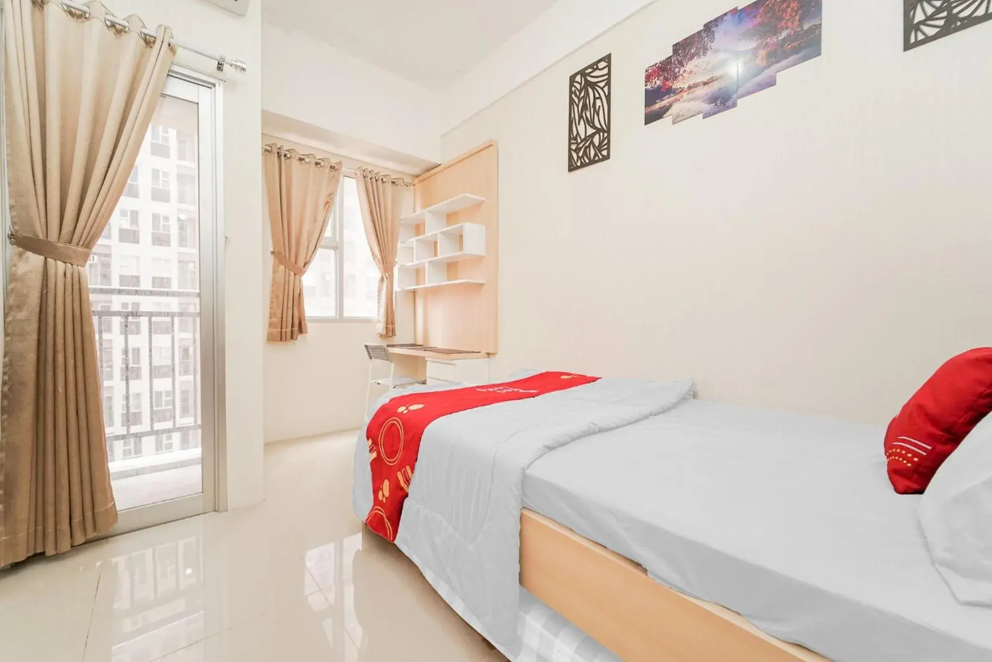 Bed in RedLiving Apartemen Transpark Juanda - Frams Properti Tower Jade with Netflix Bed in RedLiving Apartemen Transpark Juanda - Frams Properti Tower Jade with Netflix