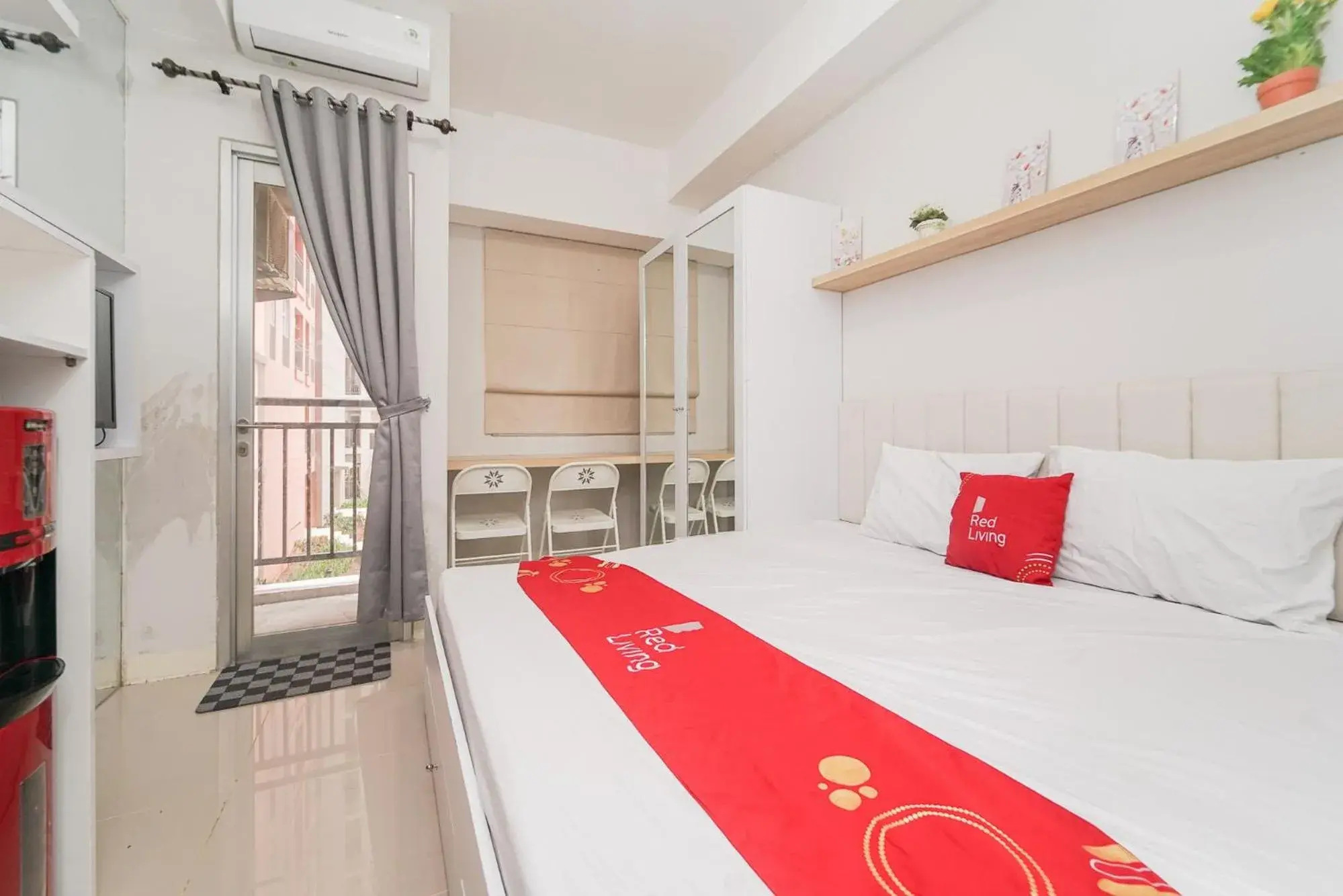 Bed in RedLiving Apartemen Transpark Juanda - Frams Properti Tower Jade with Netflix Bed in RedLiving Apartemen Transpark Juanda - Frams Properti Tower Jade with Netflix