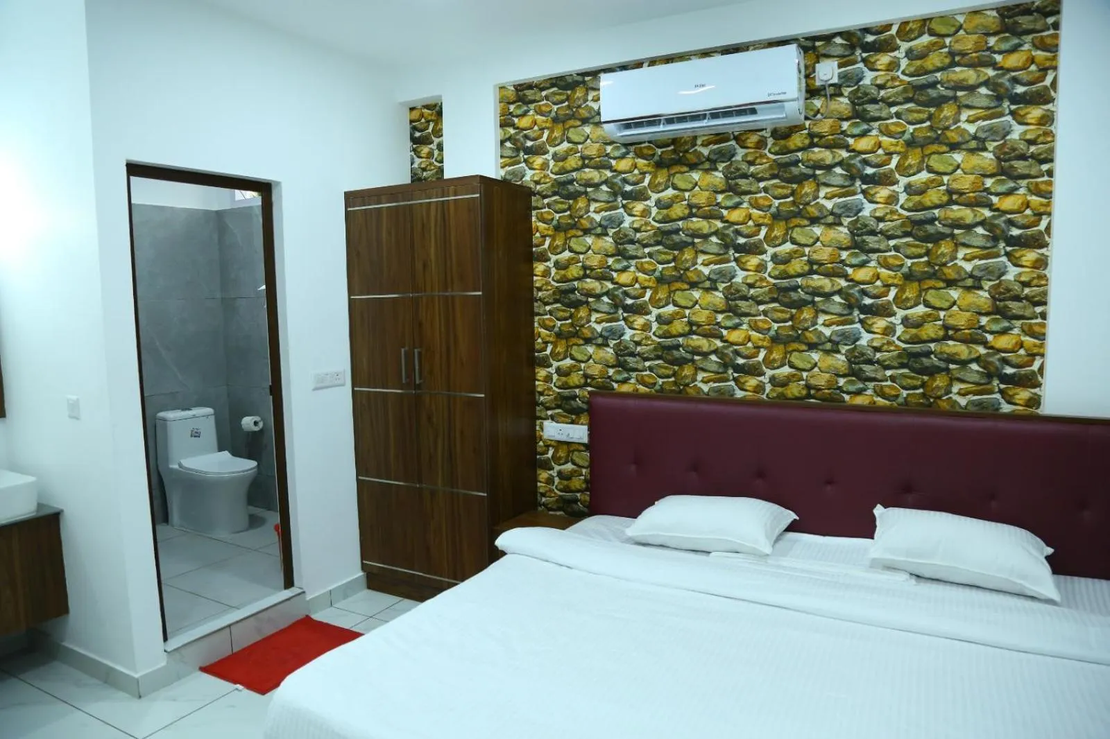 Bathroom, Bed in Kurianplackal Residency