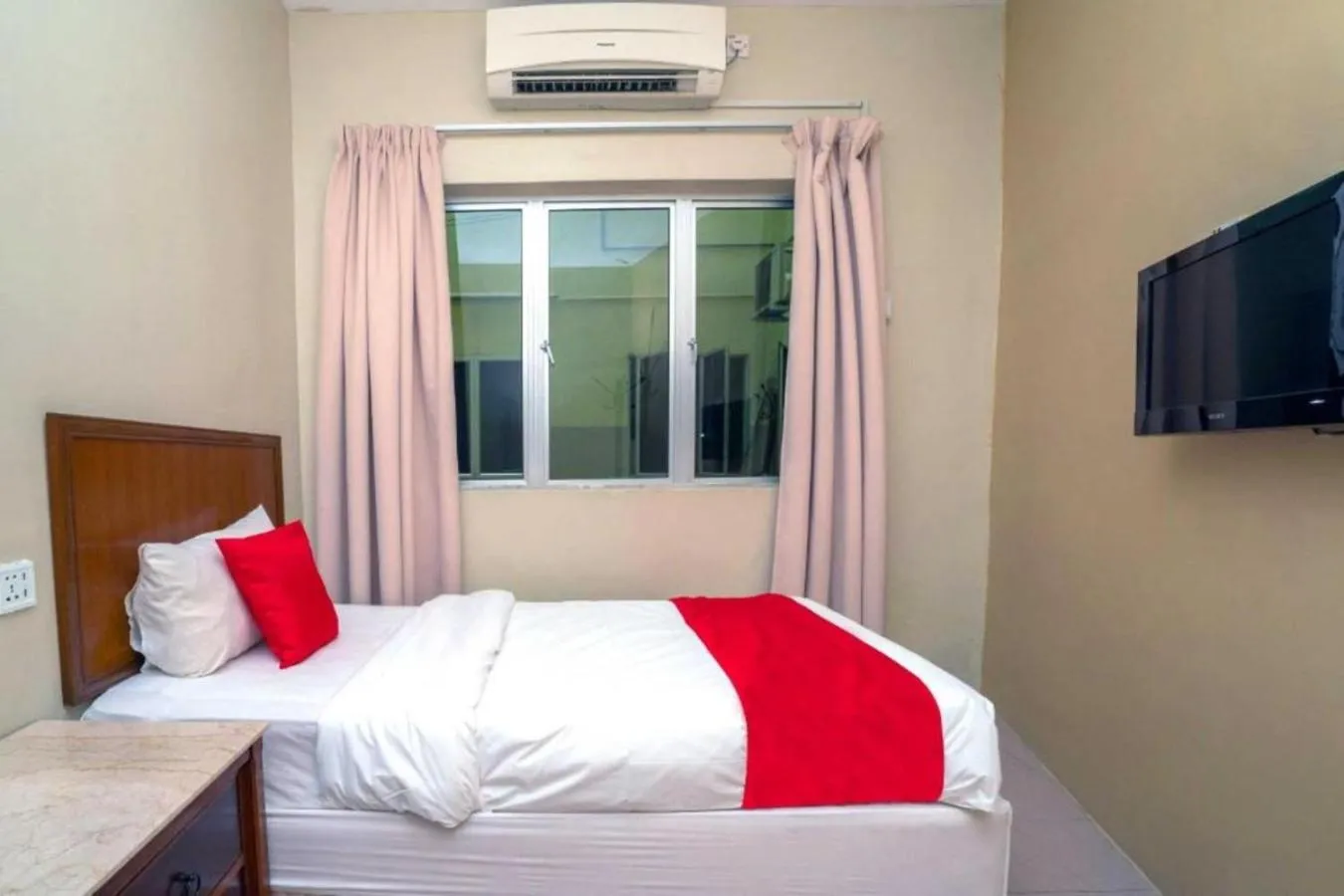 Bed in Hotel The Island