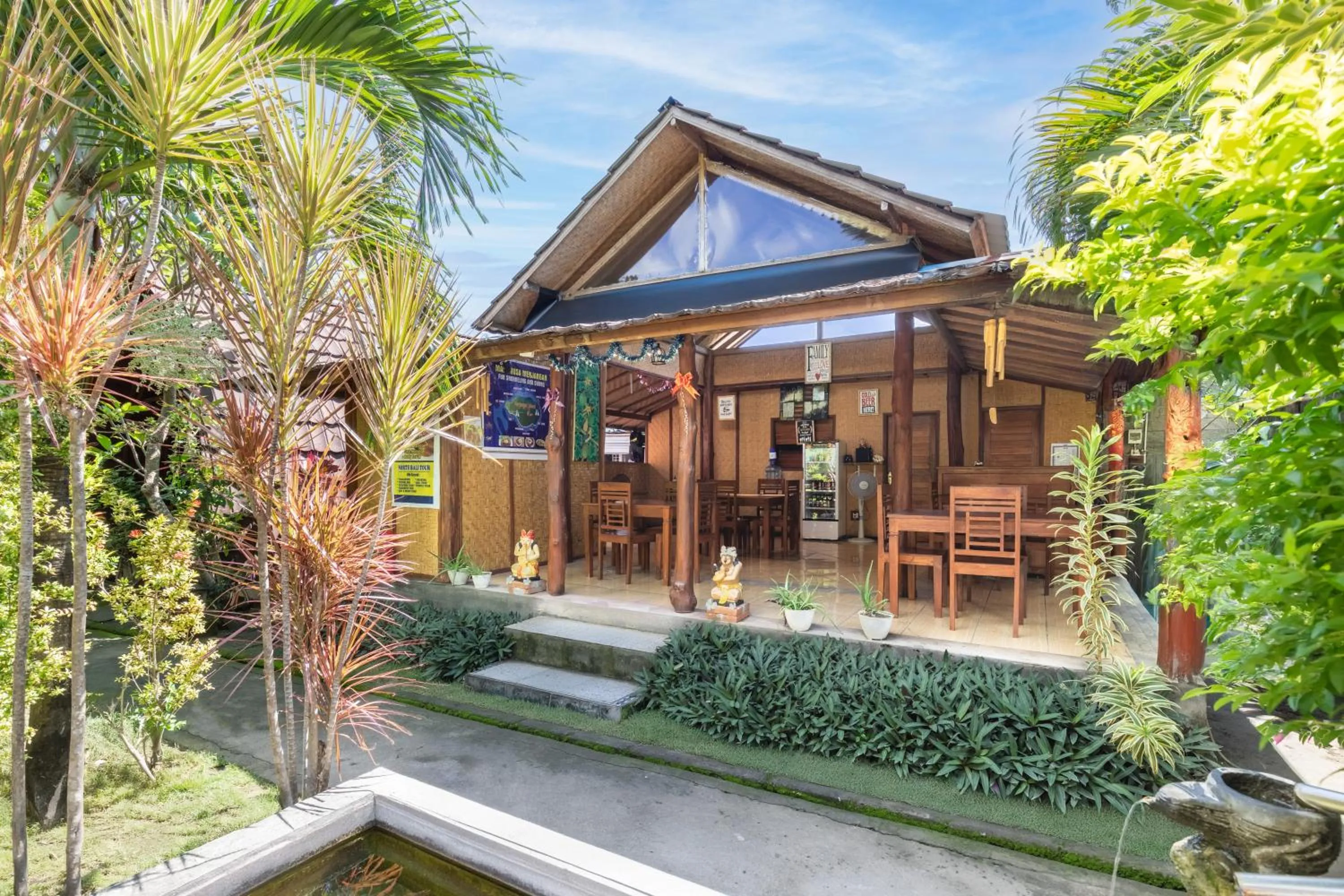 Restaurant/places to eat in Maha Nusa Menjangan