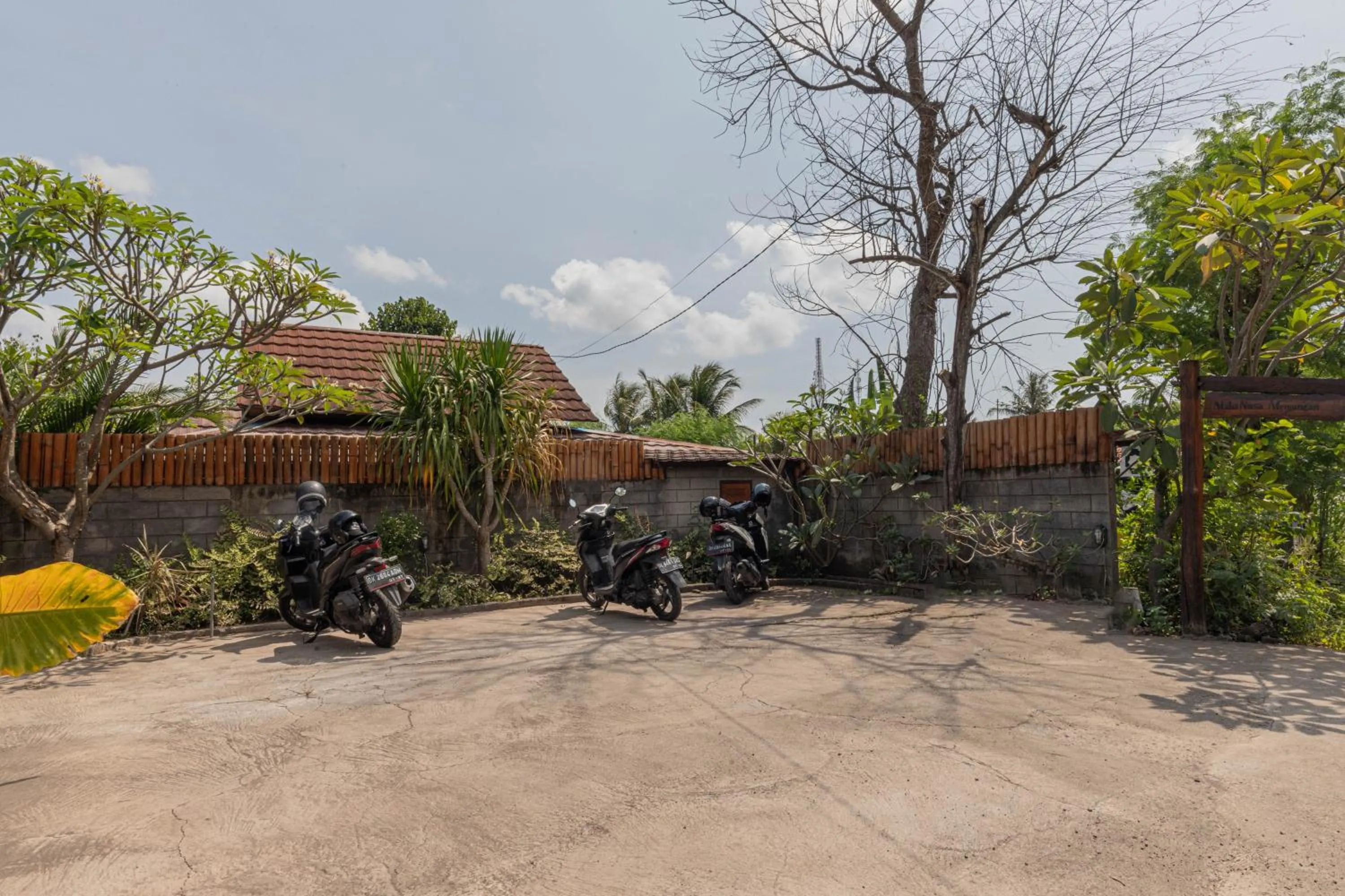 Parking in Maha Nusa Menjangan