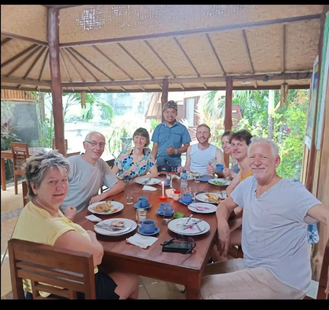 Restaurant/places to eat in Maha Nusa Menjangan