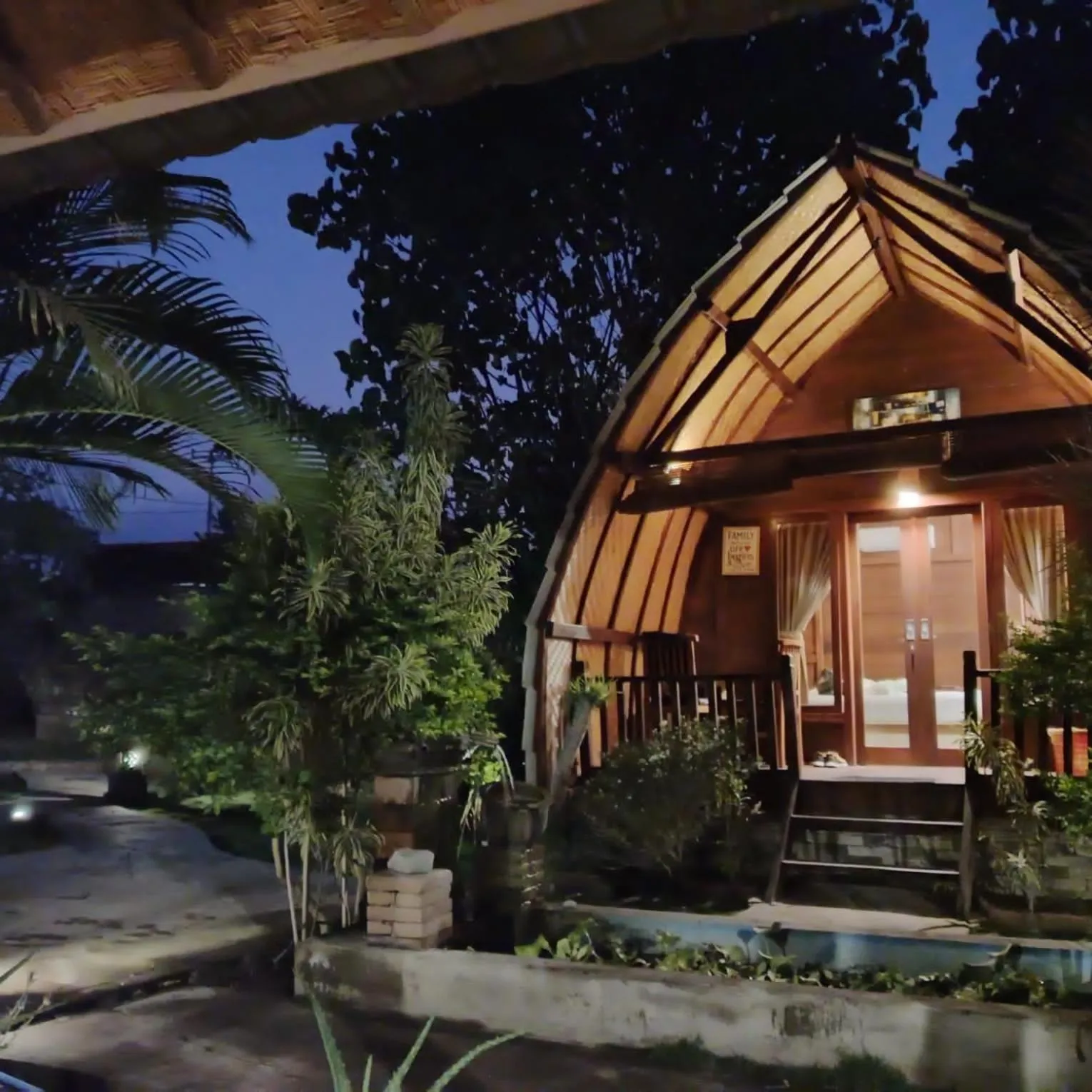 Property building in Maha Nusa Menjangan