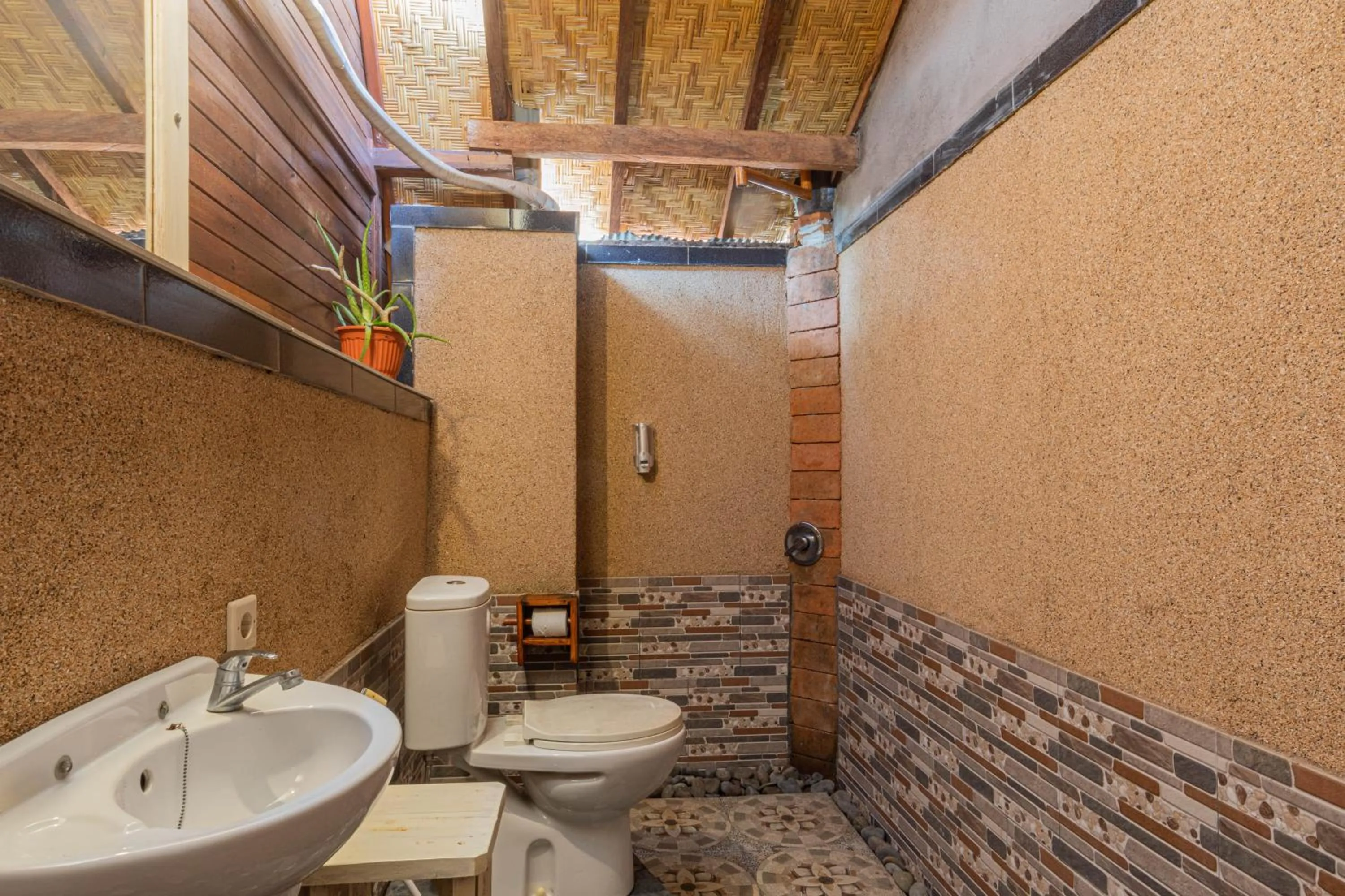 Shower in Maha Nusa Menjangan