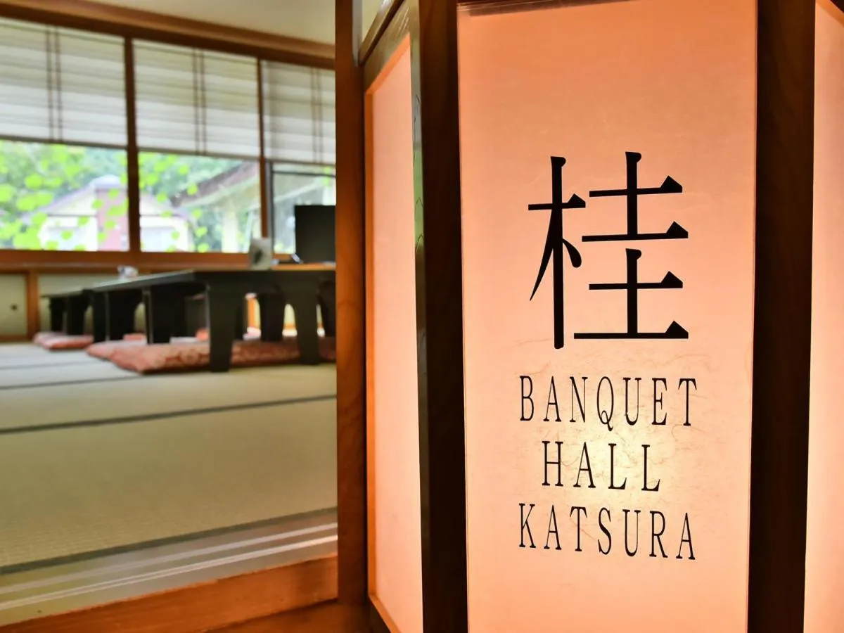 Restaurant/places to eat, Bed in Alpine Route Hotel